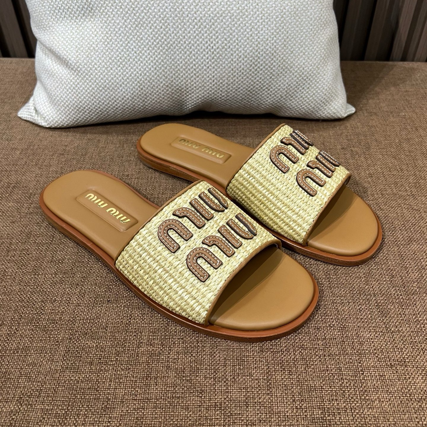 미*미* 라피아 짜임 레터링 슬리퍼