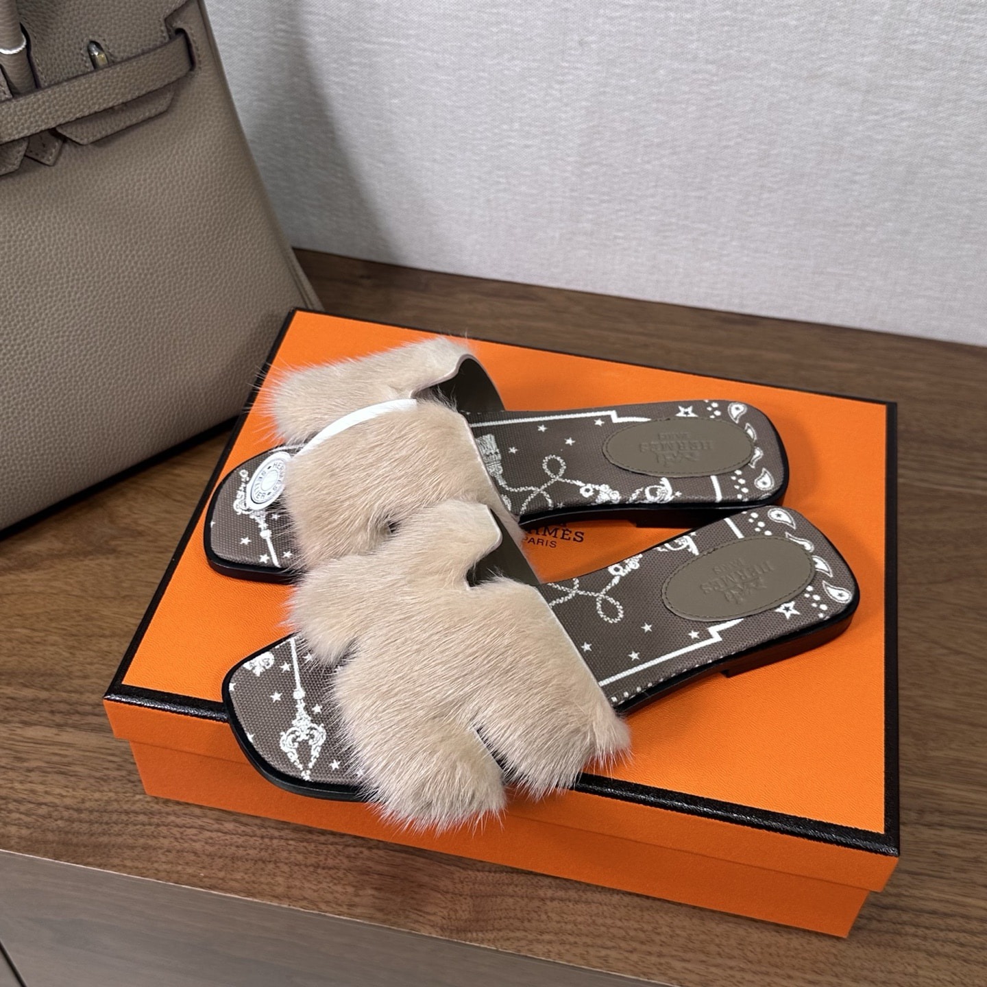 에*메스 오란 밍크털 슬리퍼