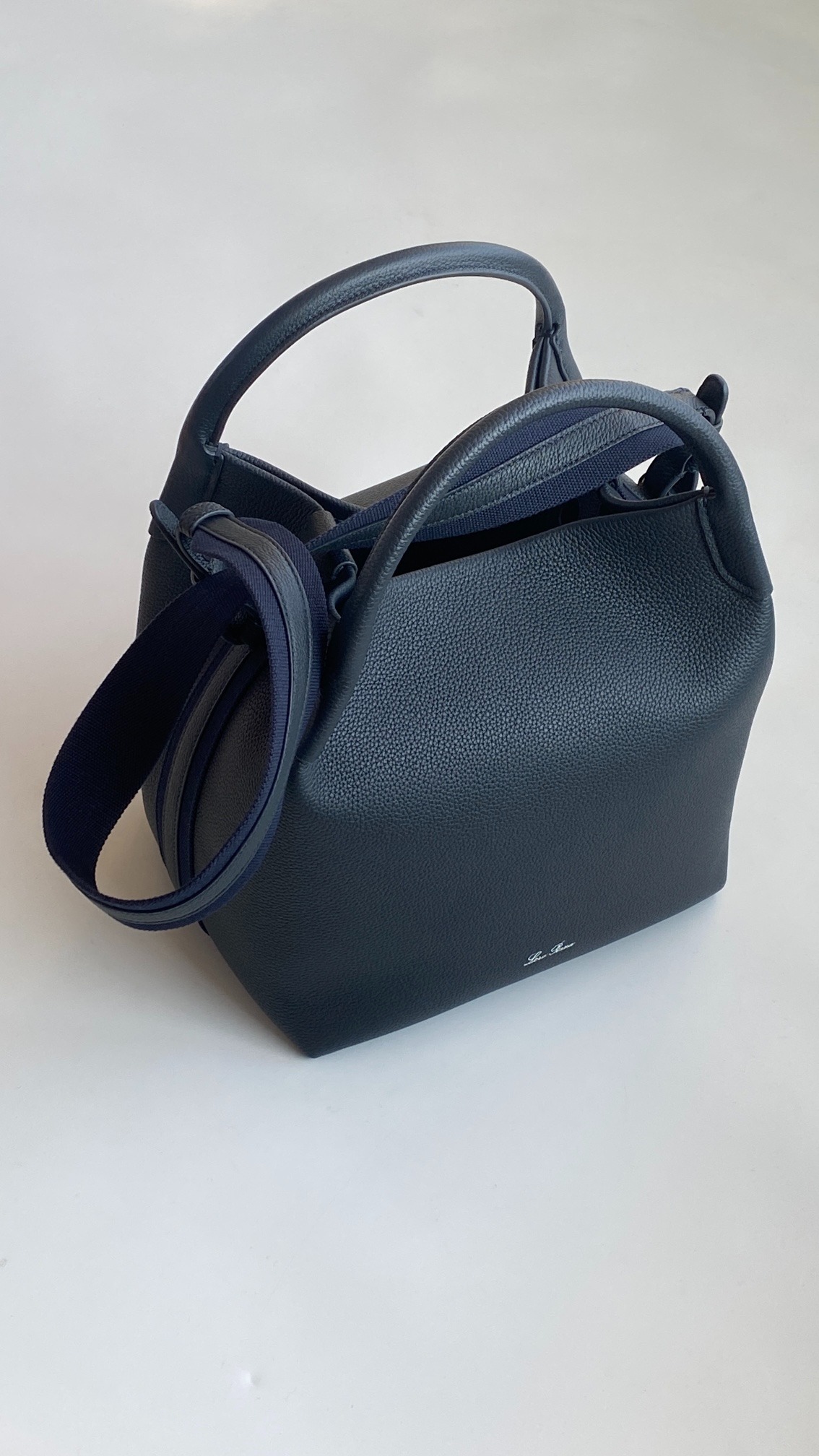 로로피아나 베일 라지백