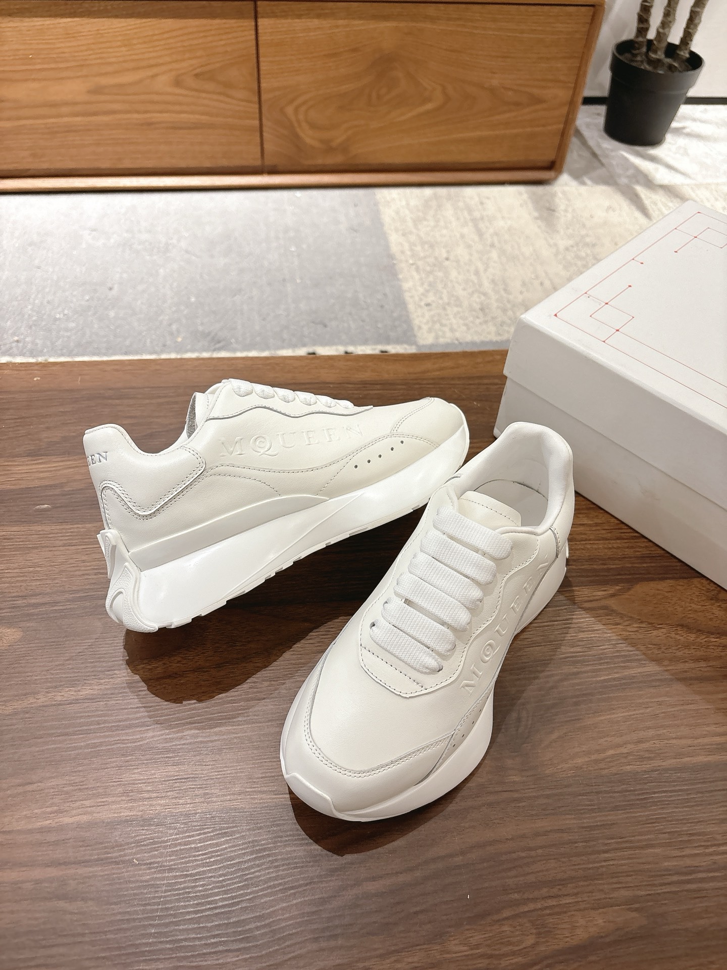 알*산더 맥퀸 신상 화이트 슈즈