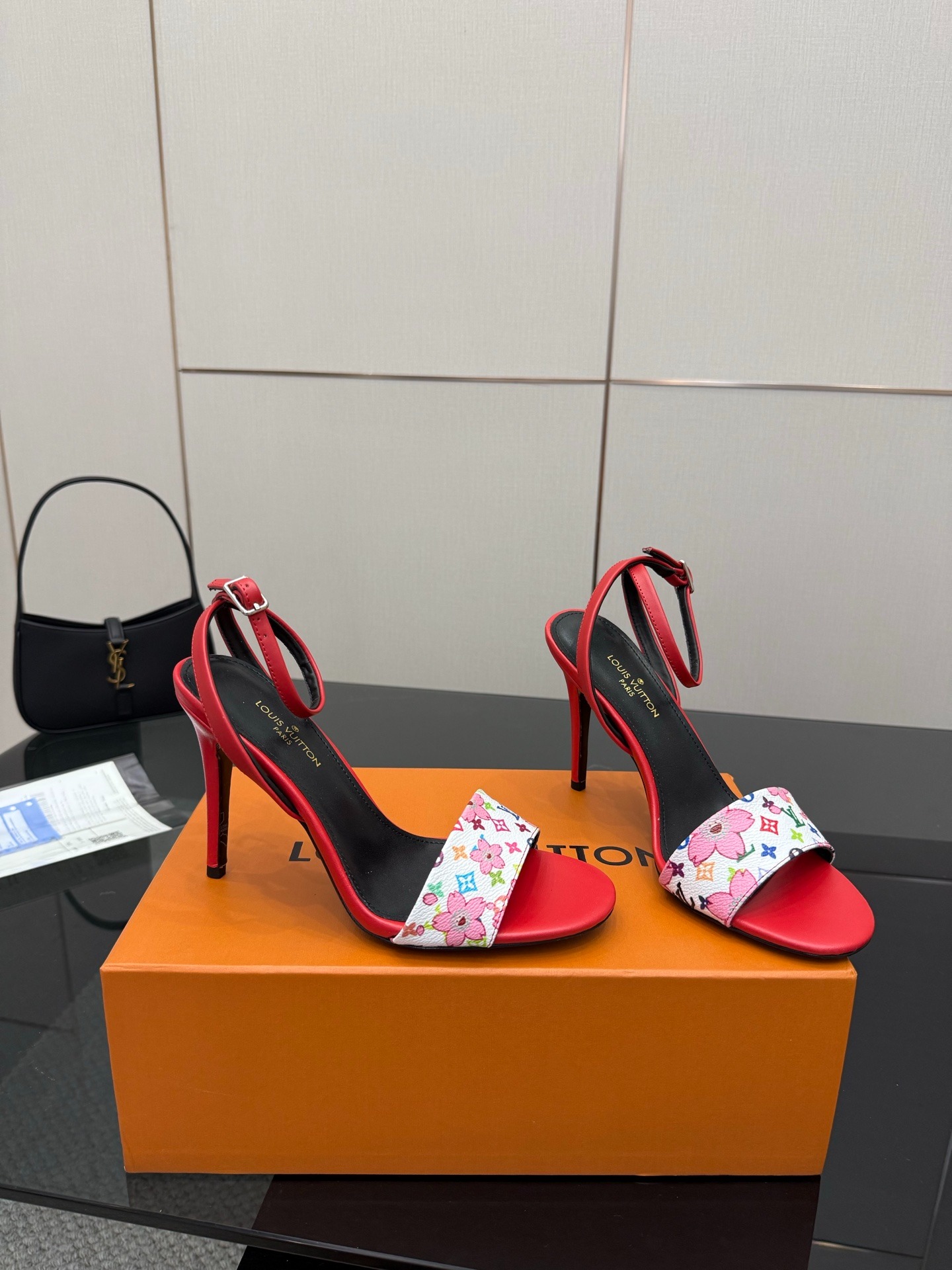 루*비통 최신형 샌들