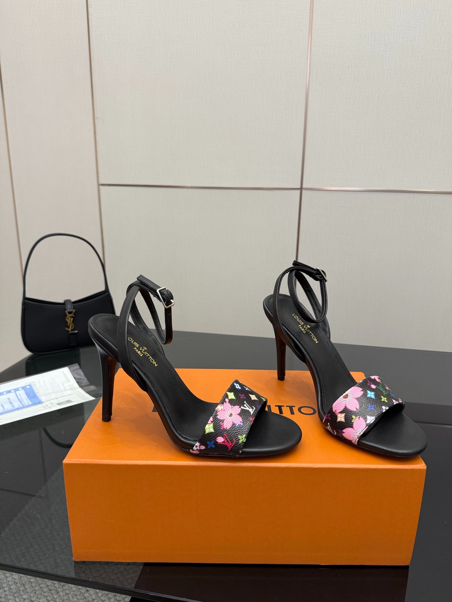 루*비통 최신형 샌들