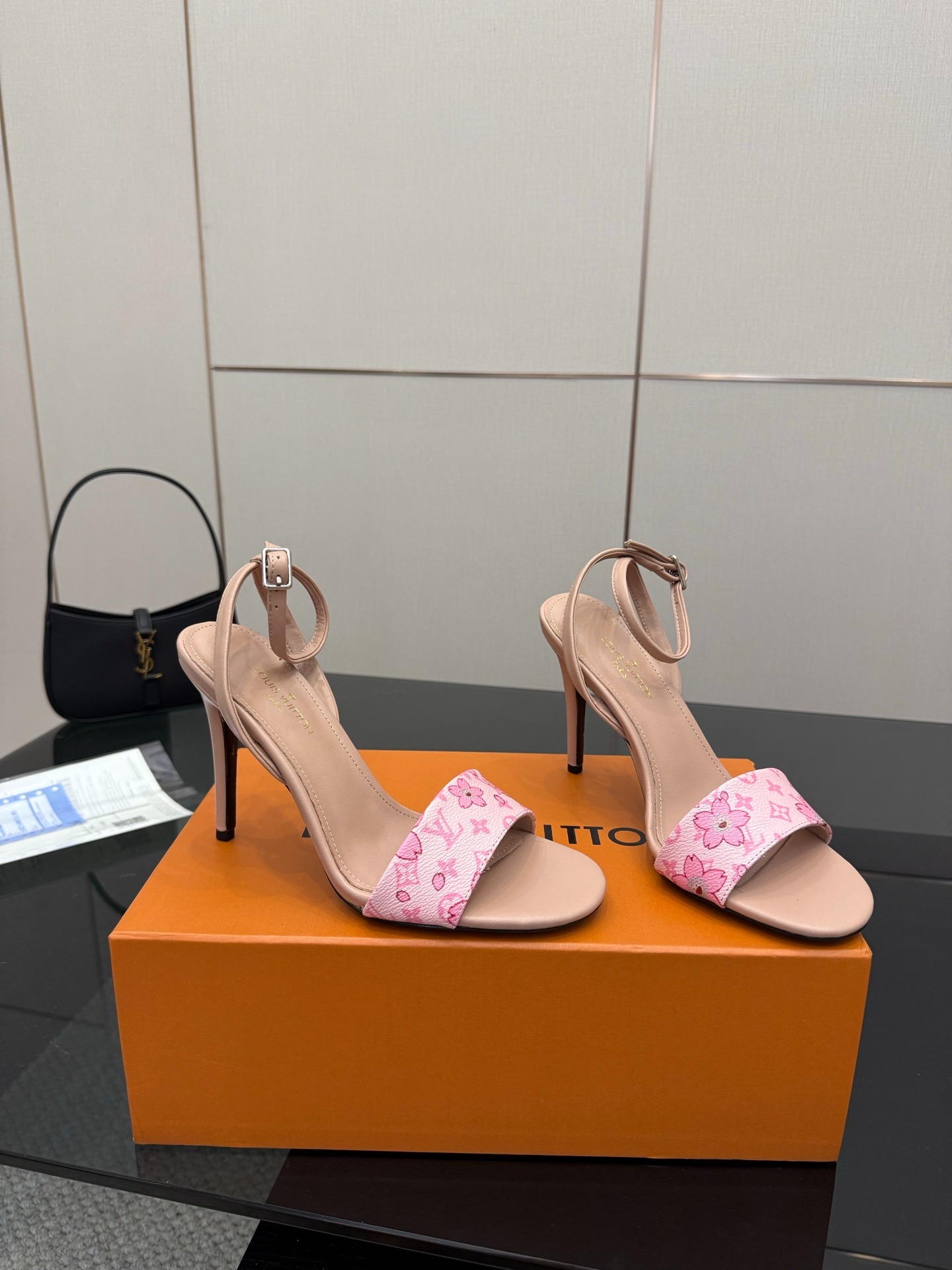 루*비통 최신형 샌들