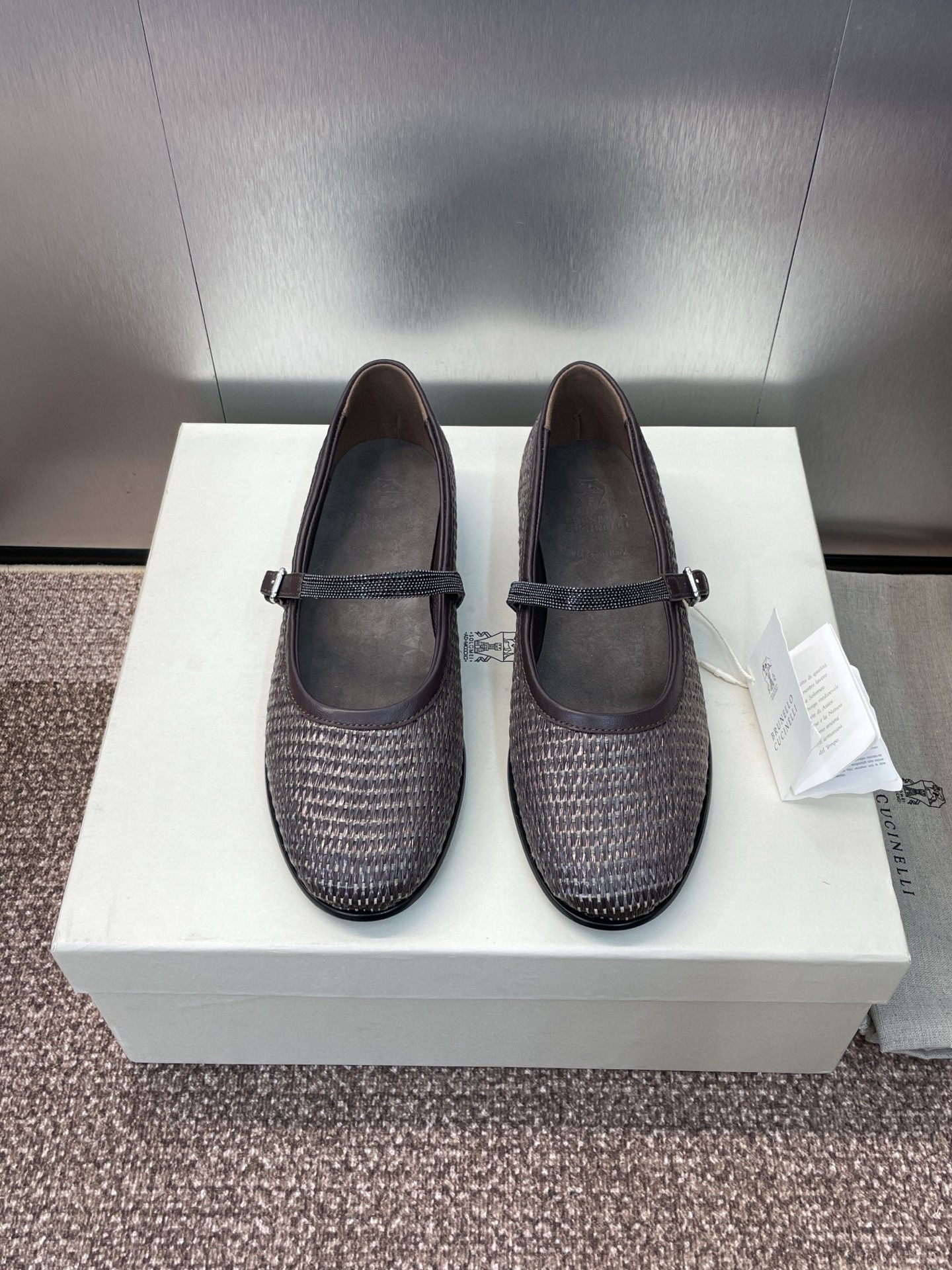 브*넬로 쿠치넬리 2025 가을/겨울 신상 플랫슈즈