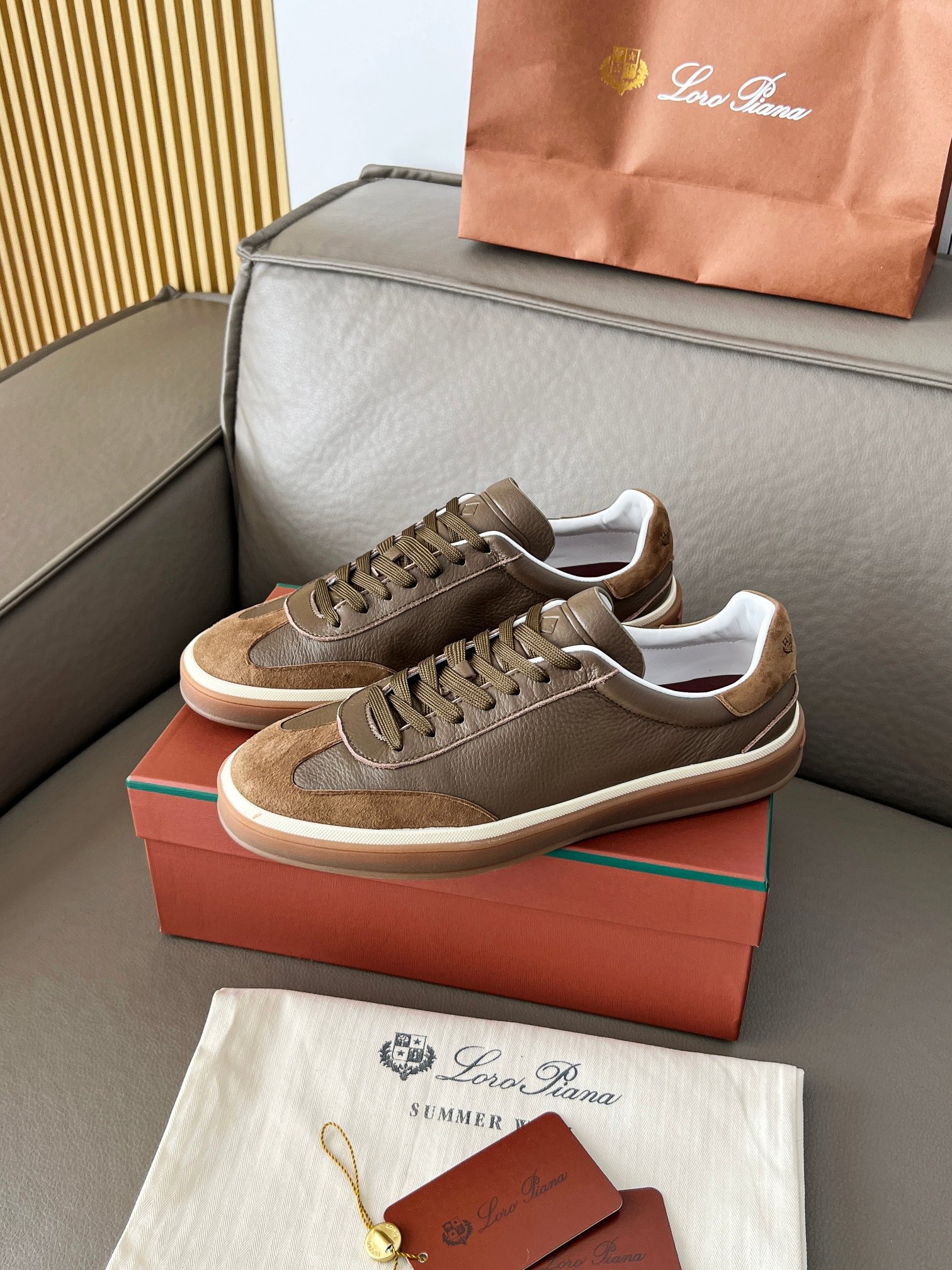 로*피아나 트레이닝화 남녀공용