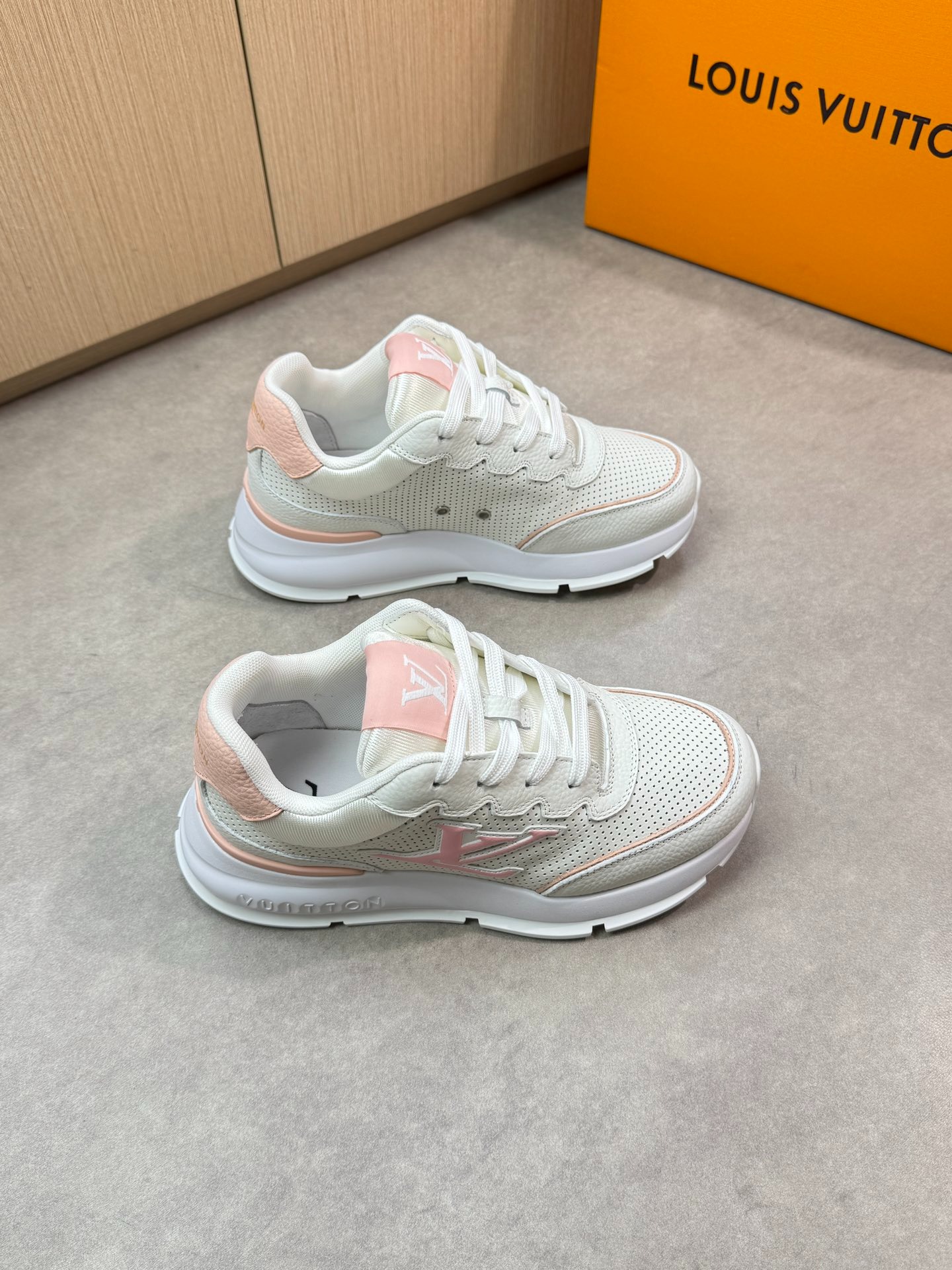 루*비통 클래식 스니커즈