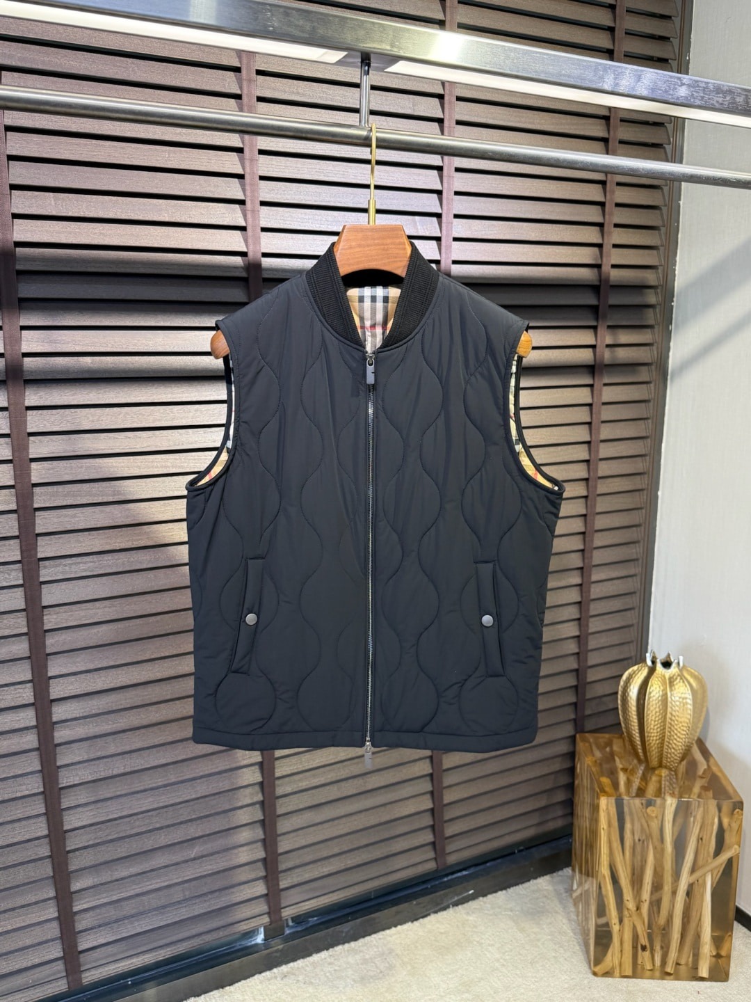 버*리 FW2025 신상 야구넥 패딩 조끼