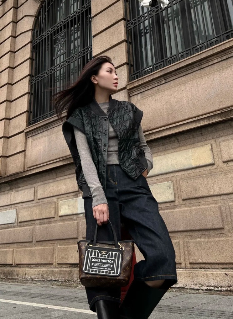 루이비통 네버풀 반둘리에 인사이드 아웃bb