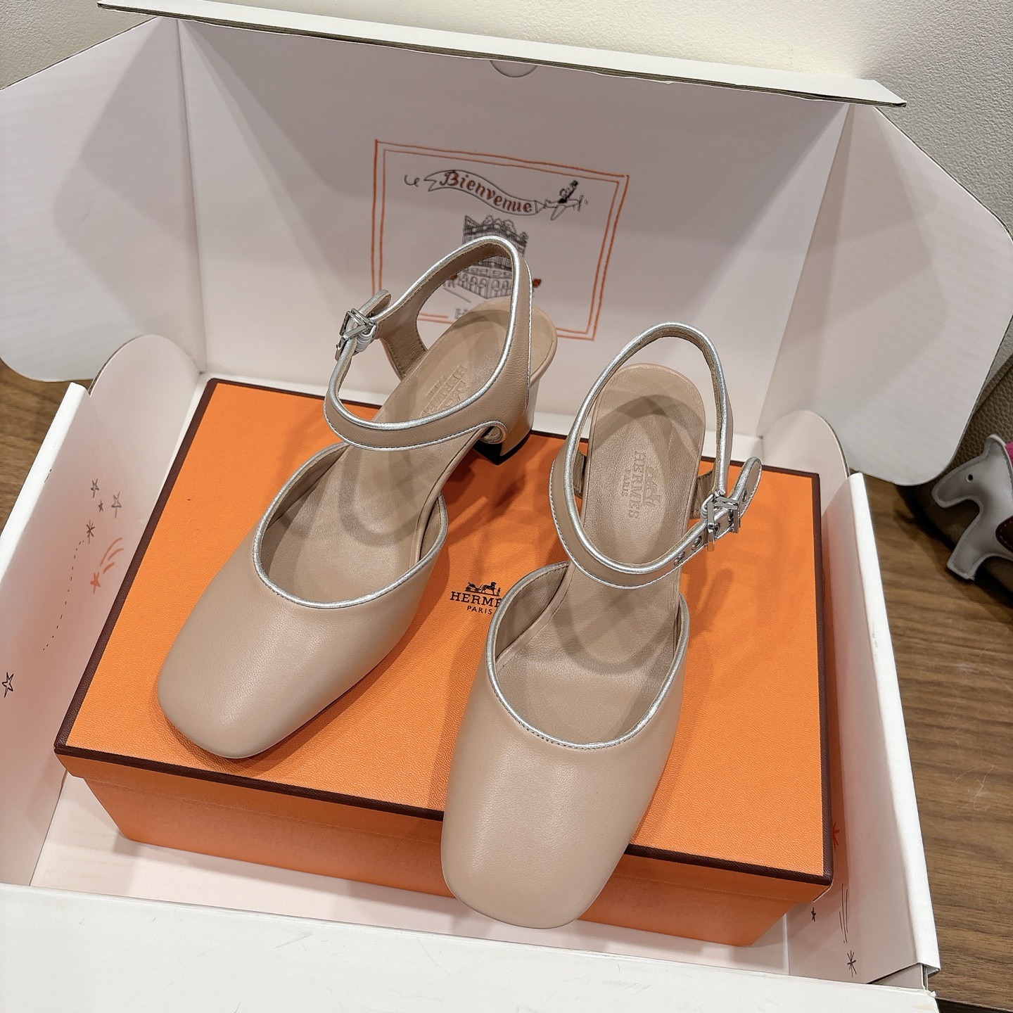 에*메스 25 신상 플랫 샌들