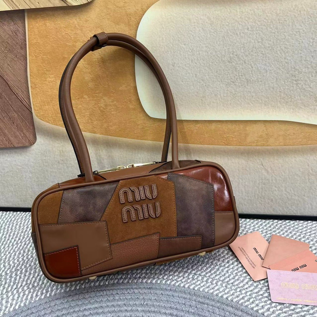 미우미우 아르카디 가죽 패치워크 백 500148