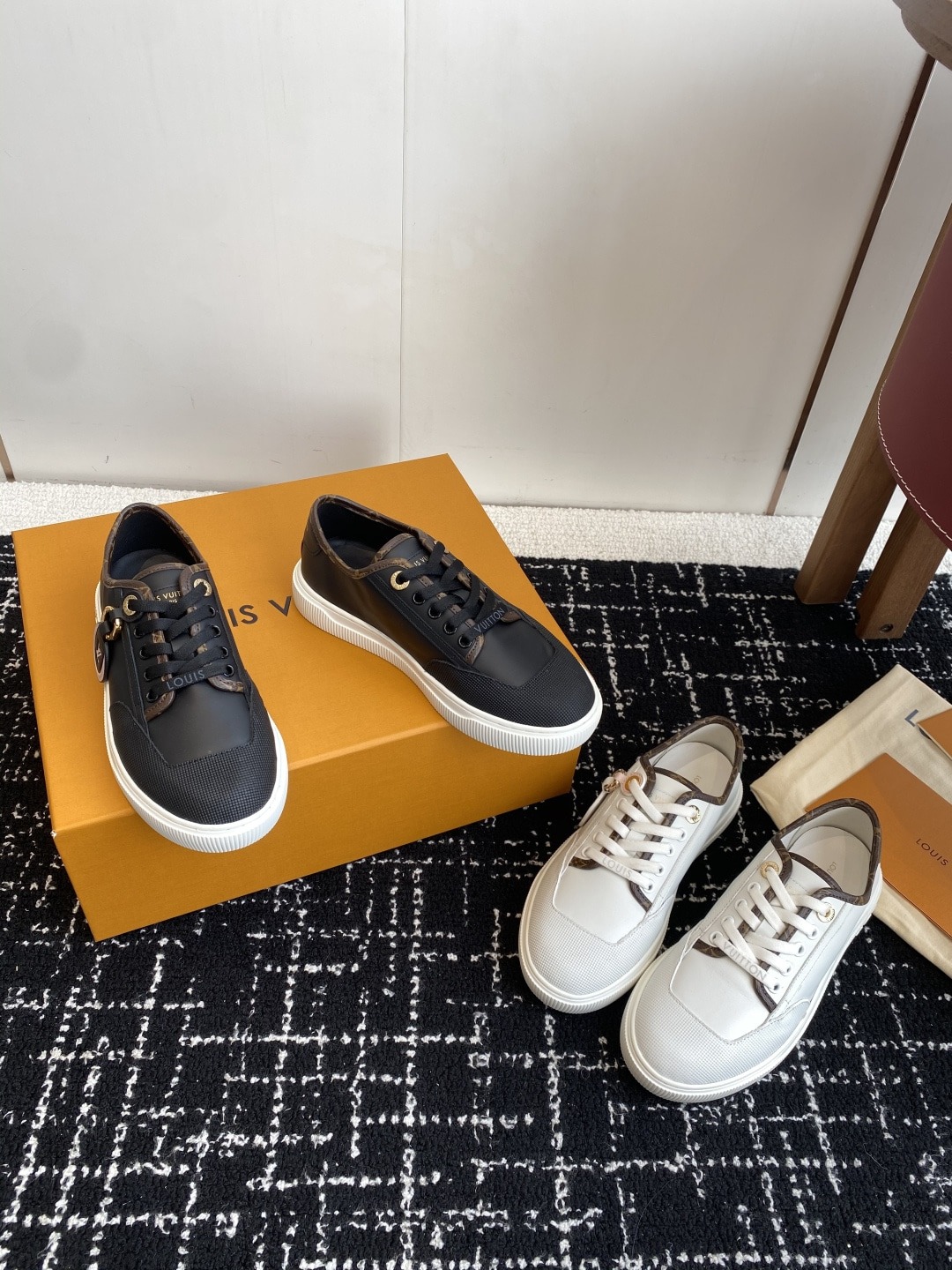 루*비통 25 뉴라군 스니커즈