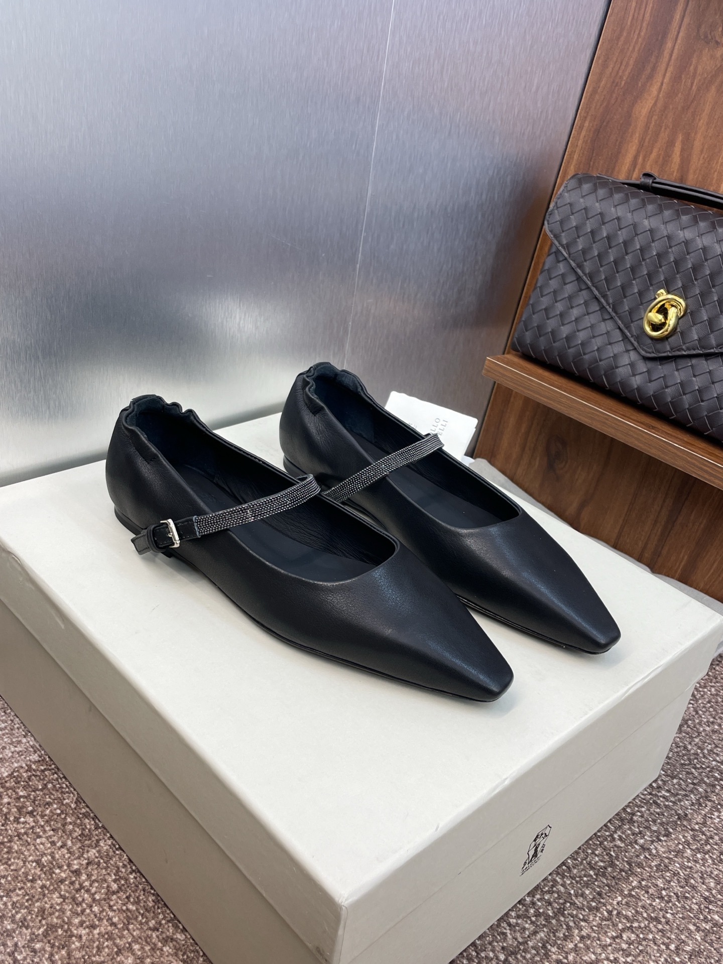 브*넬로 쿠치넬리 2025 가을/겨울 신상 플랫슈즈