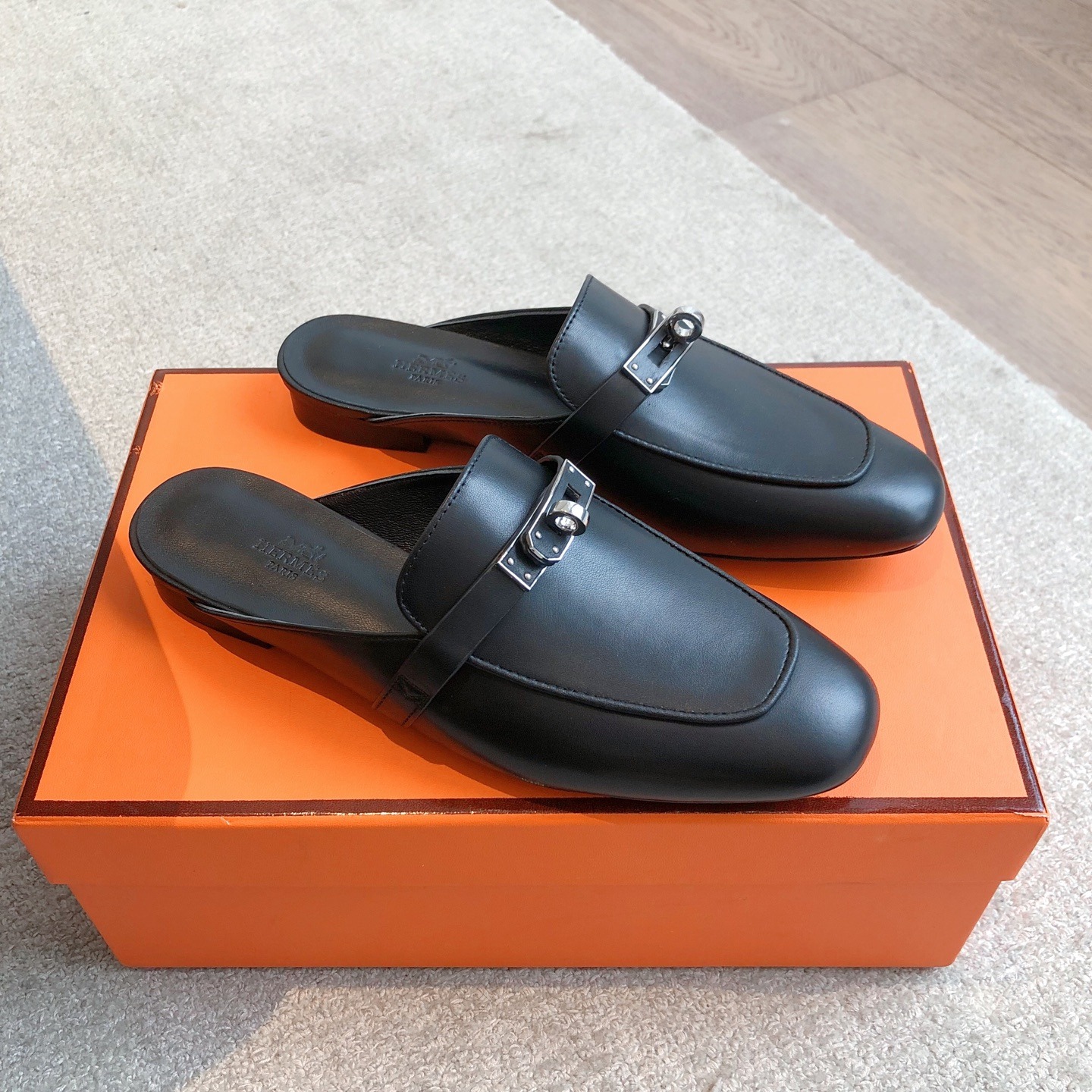 에*메스 켈리 버클 오즈 뮬