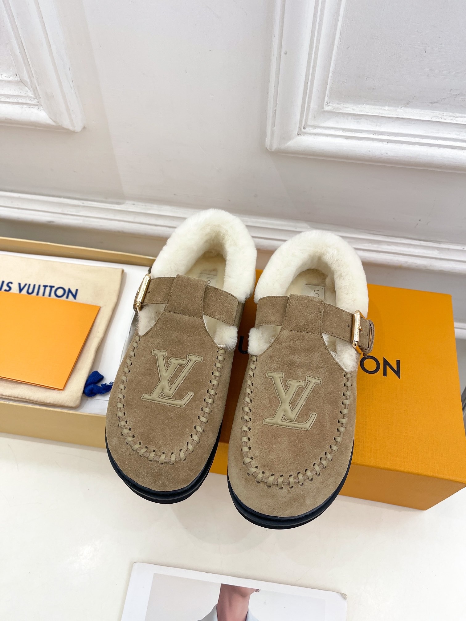 루*비통 25 신상 메리제인 퍼