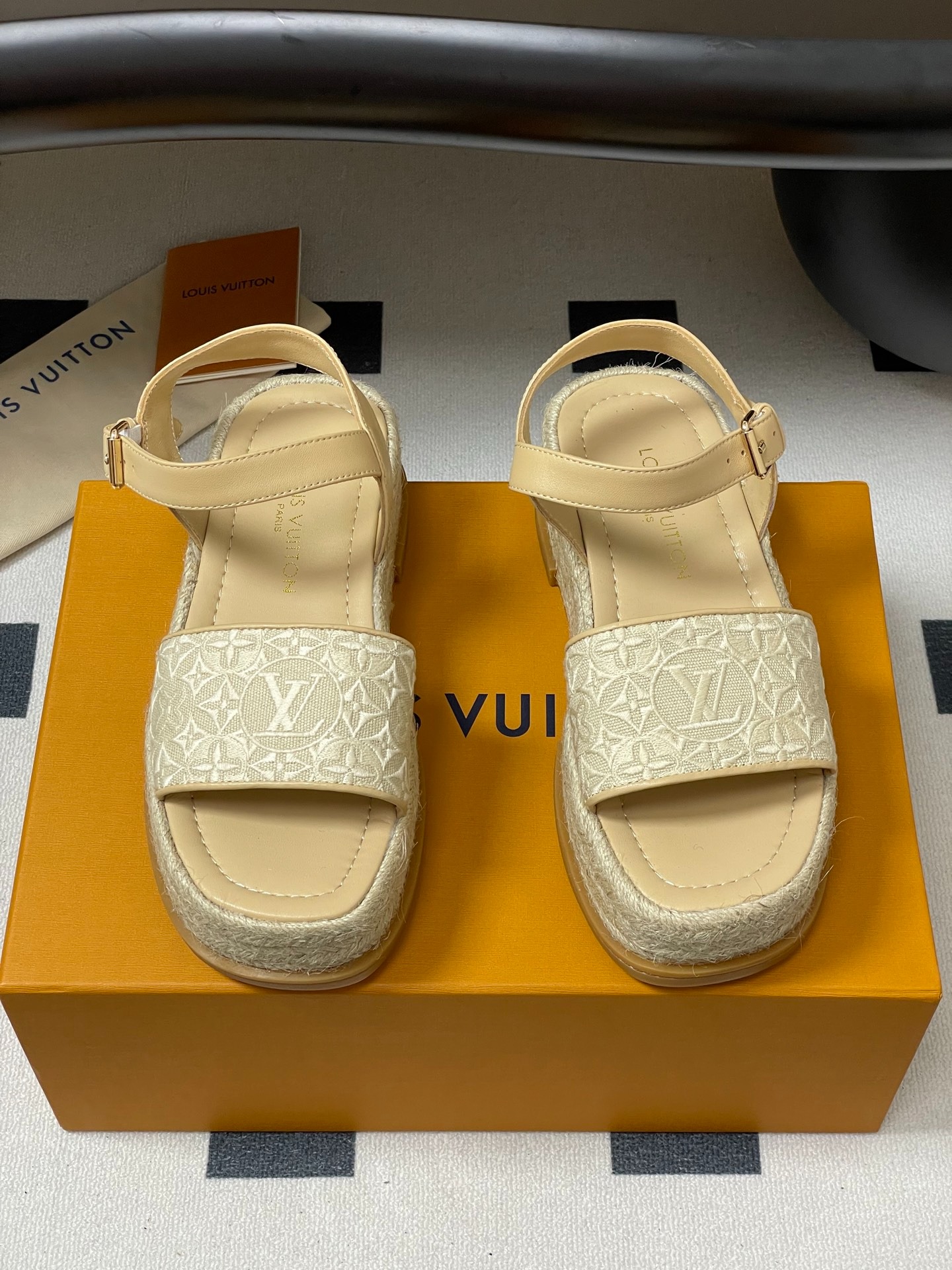 루*비통 25 신상 캔버스화 샌들