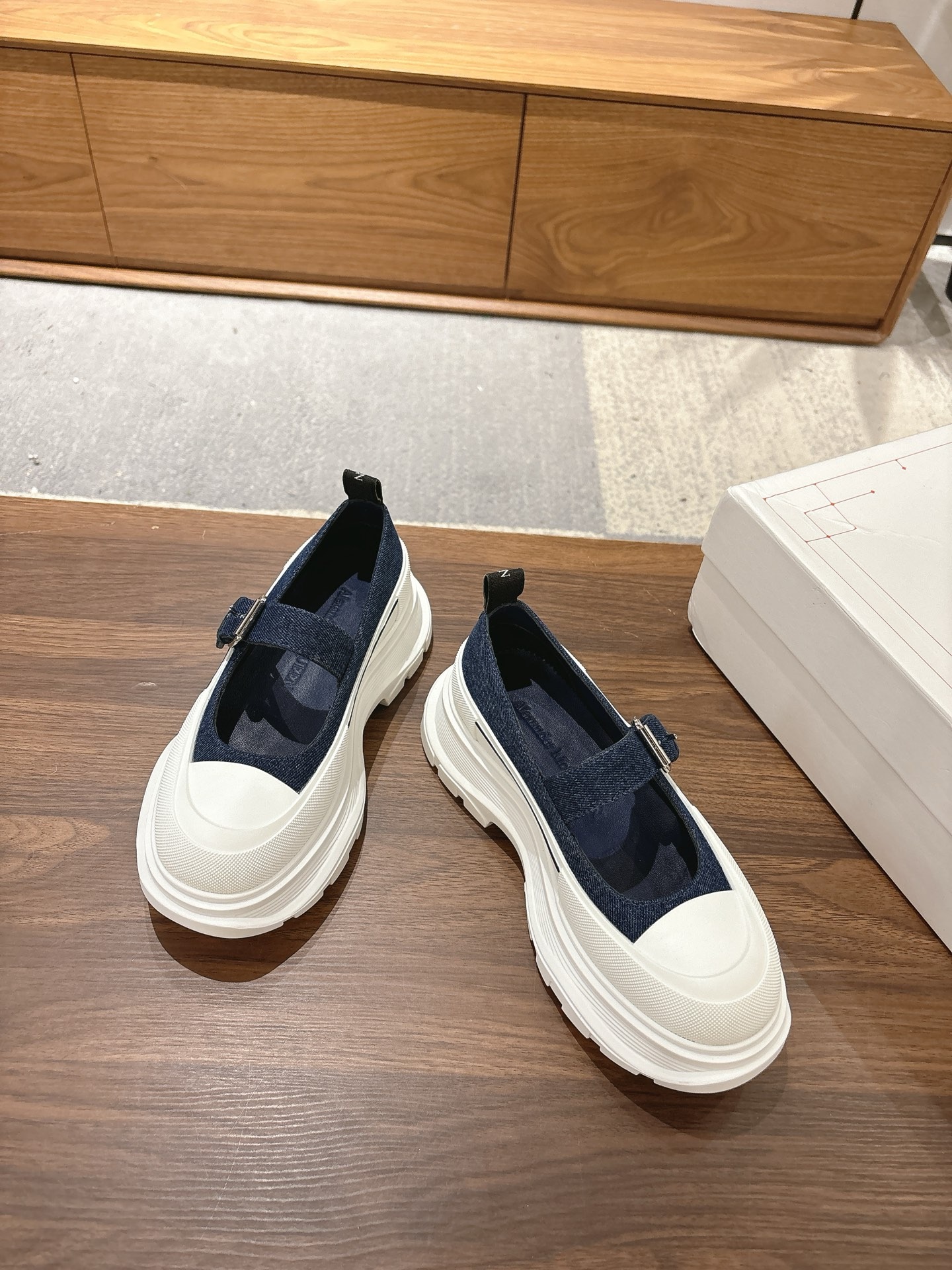 알*산더맥퀸 뉴 캔버스라인 통굽 플랫폼