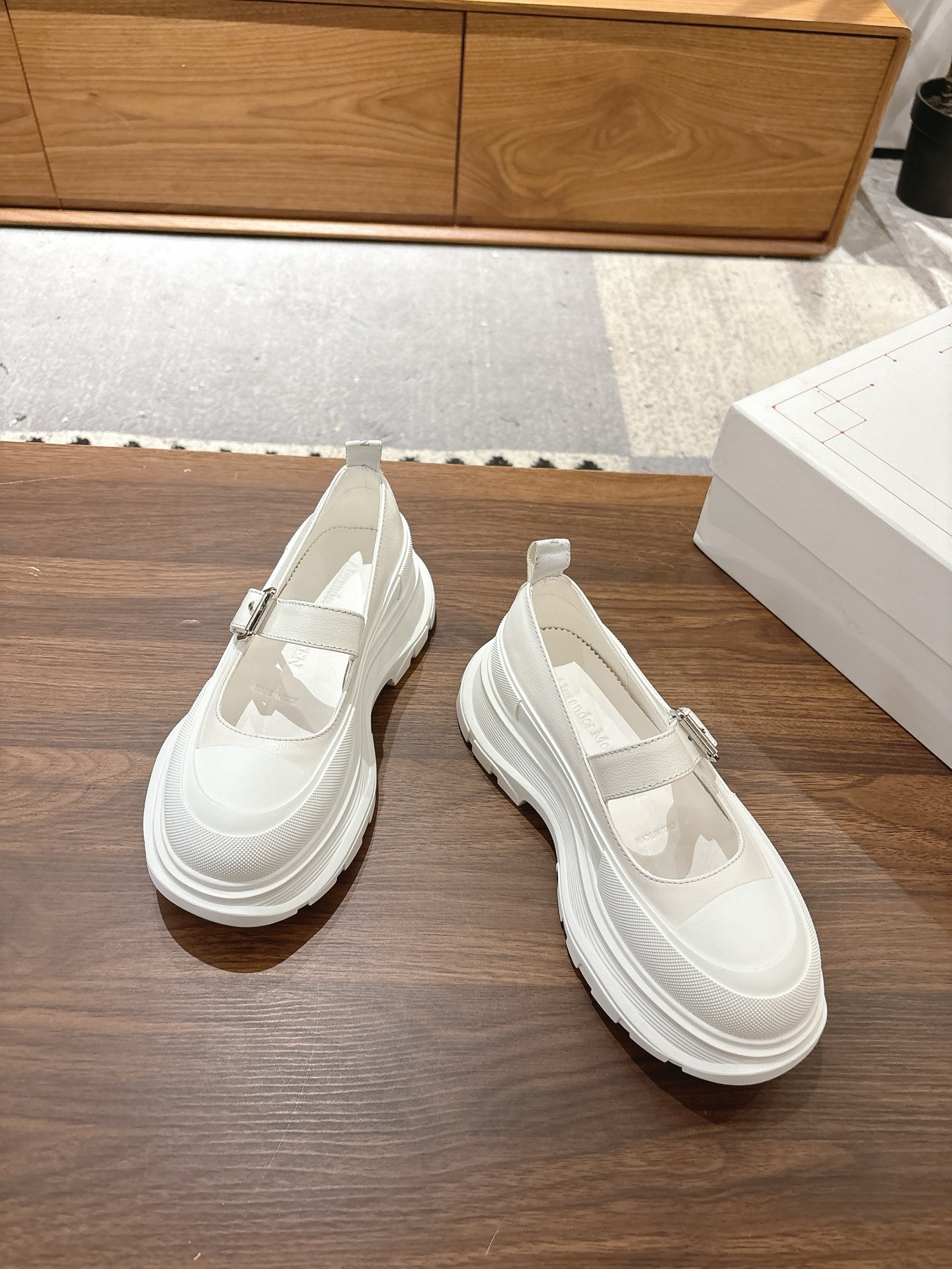 알*산더맥퀸 뉴 캔버스라인 통굽 플랫폼