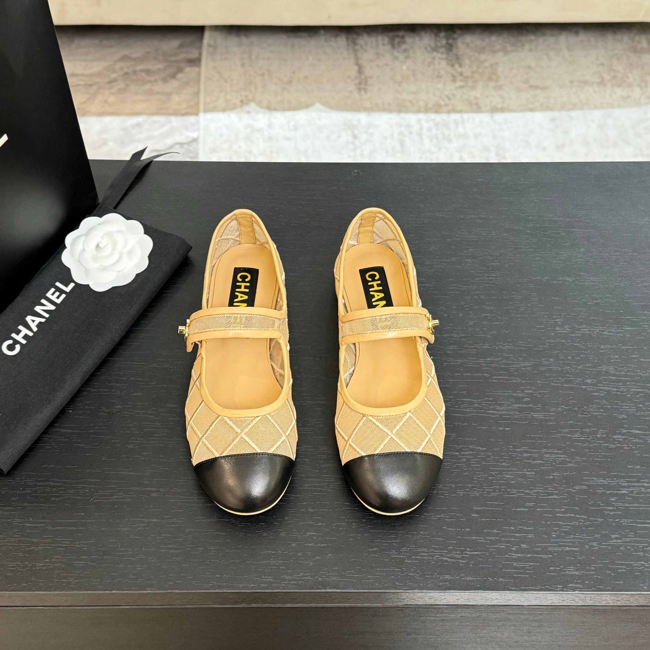 샤* 25ss 봄 여름 자수 포인트 발레 슈즈