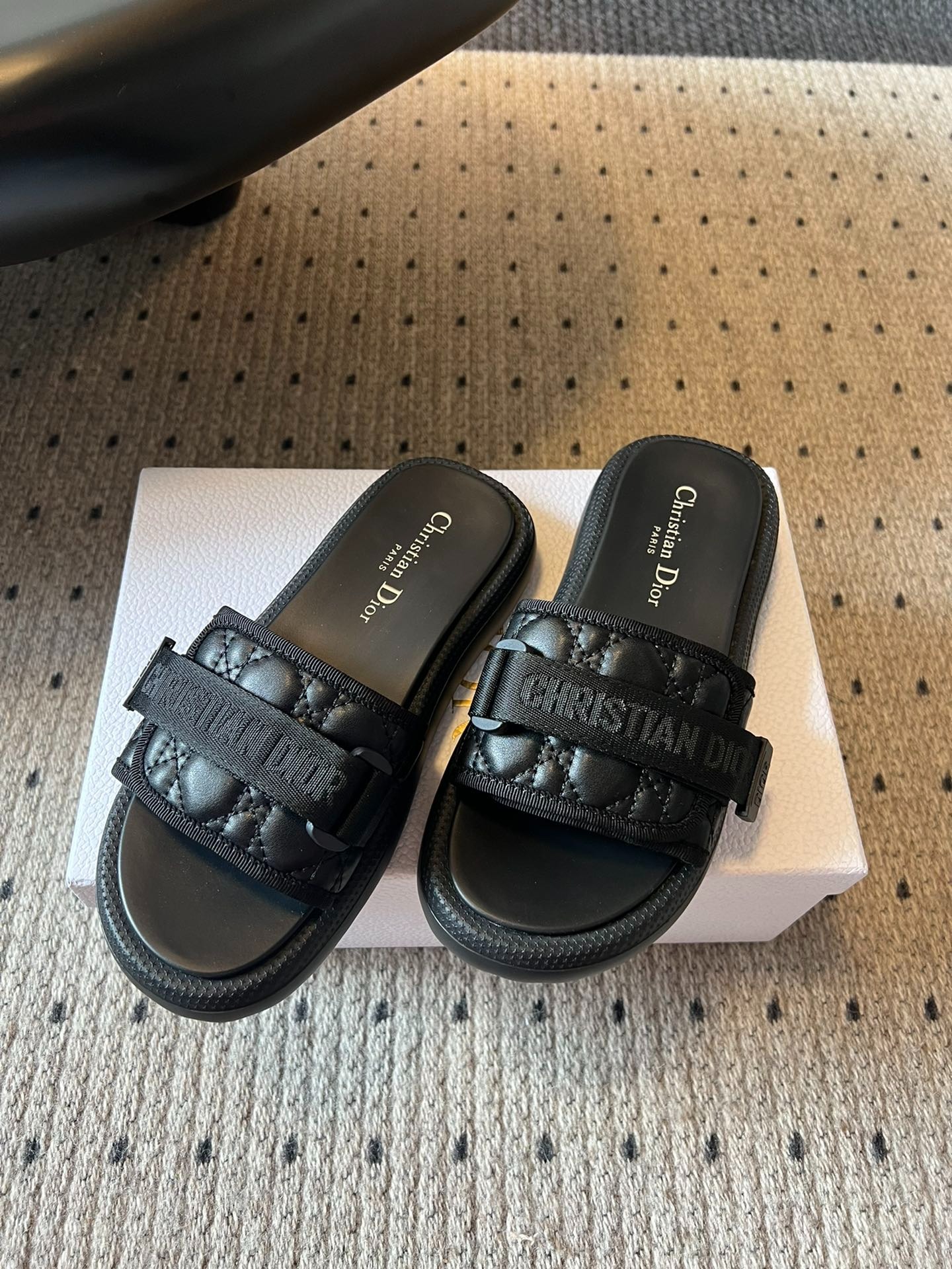 디* 25ss 봄여름 최신 초경량 비치 슬리퍼