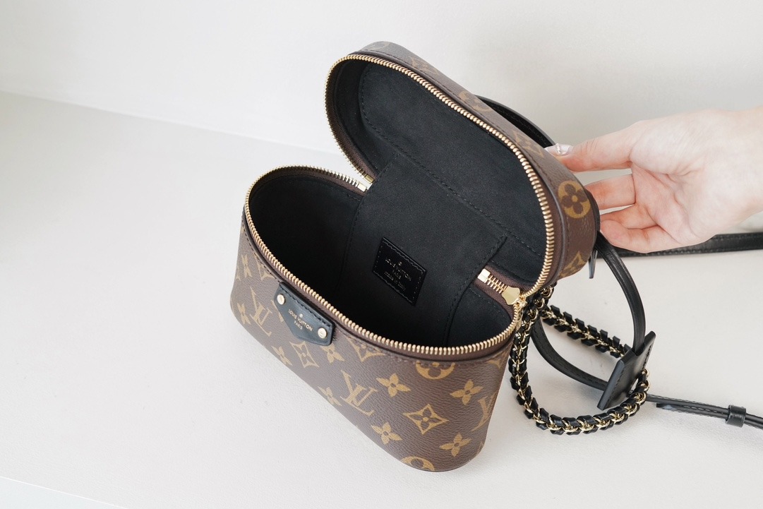 루이비통 베니티 체인 파우치 클러치백