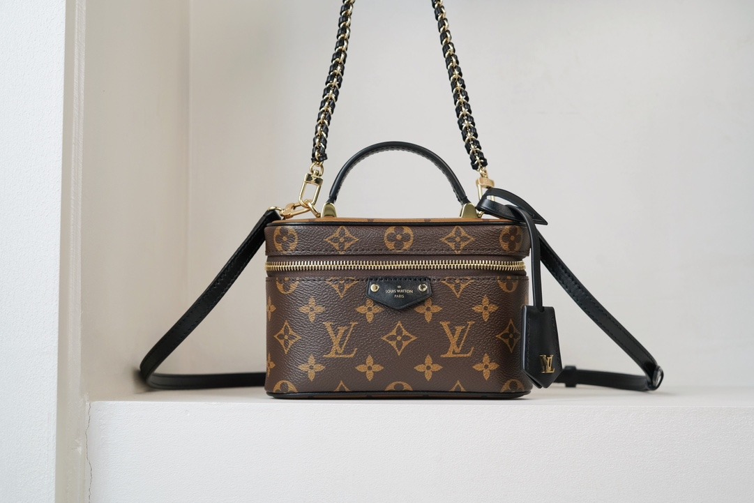 루이비통 베니티 체인 파우치 클러치백