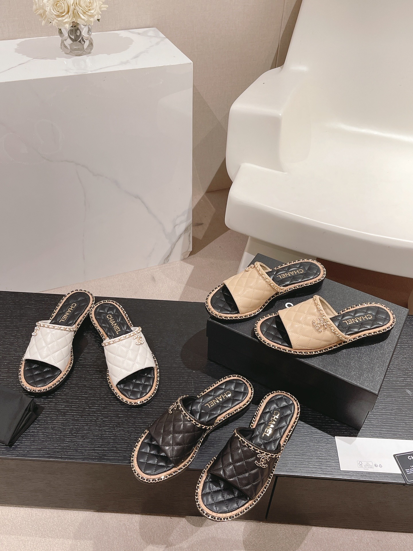 샤* 슬립온 체인 퀼팅 슬리퍼