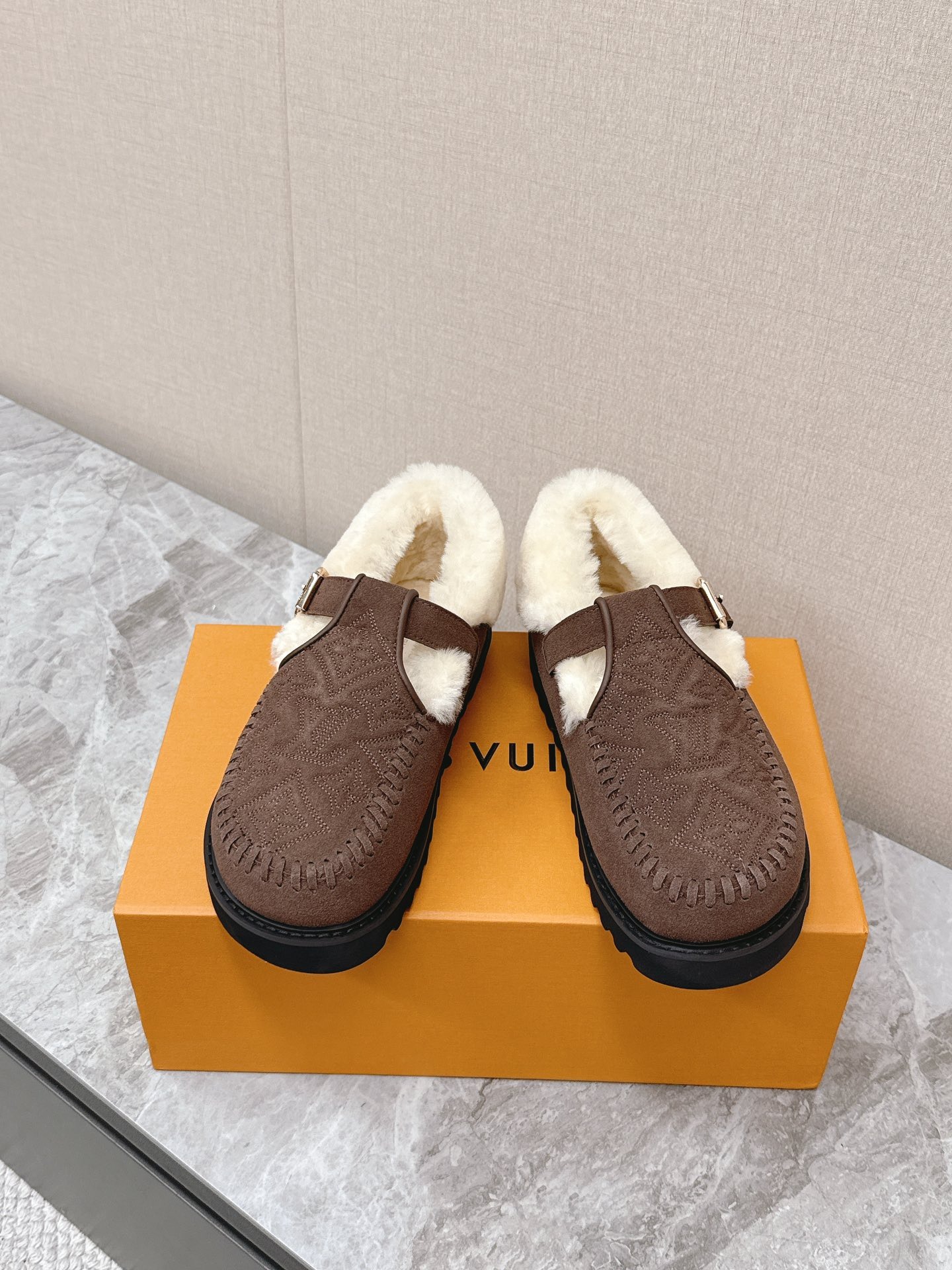 루*비통 신상 순양털 통굽 슬리퍼