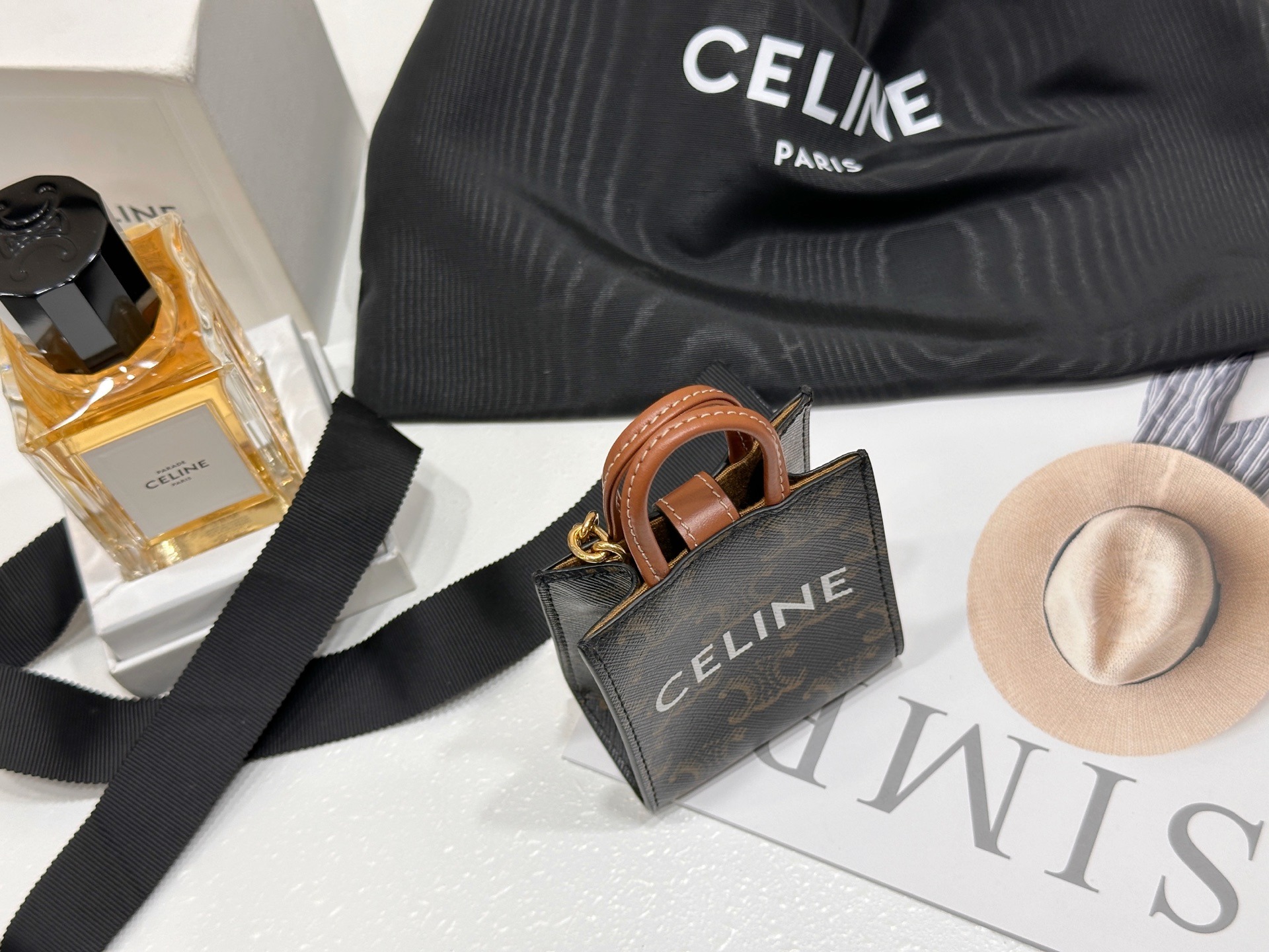 셀린느 마이크로 버티컬 카바스 백