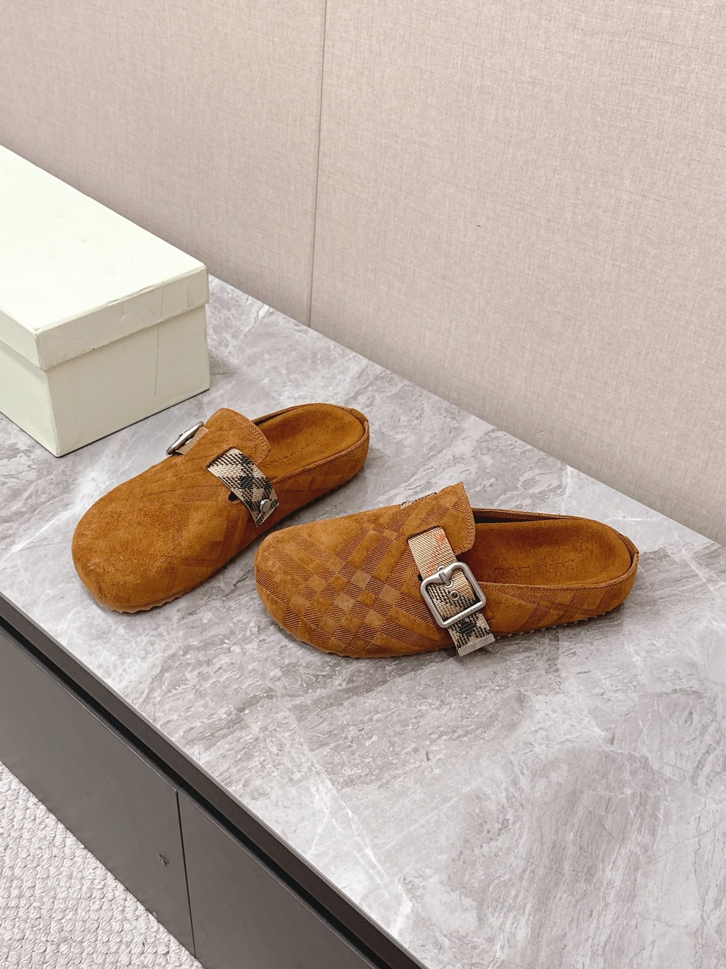 버*리 25 신상 커플 버켄 스니커즈