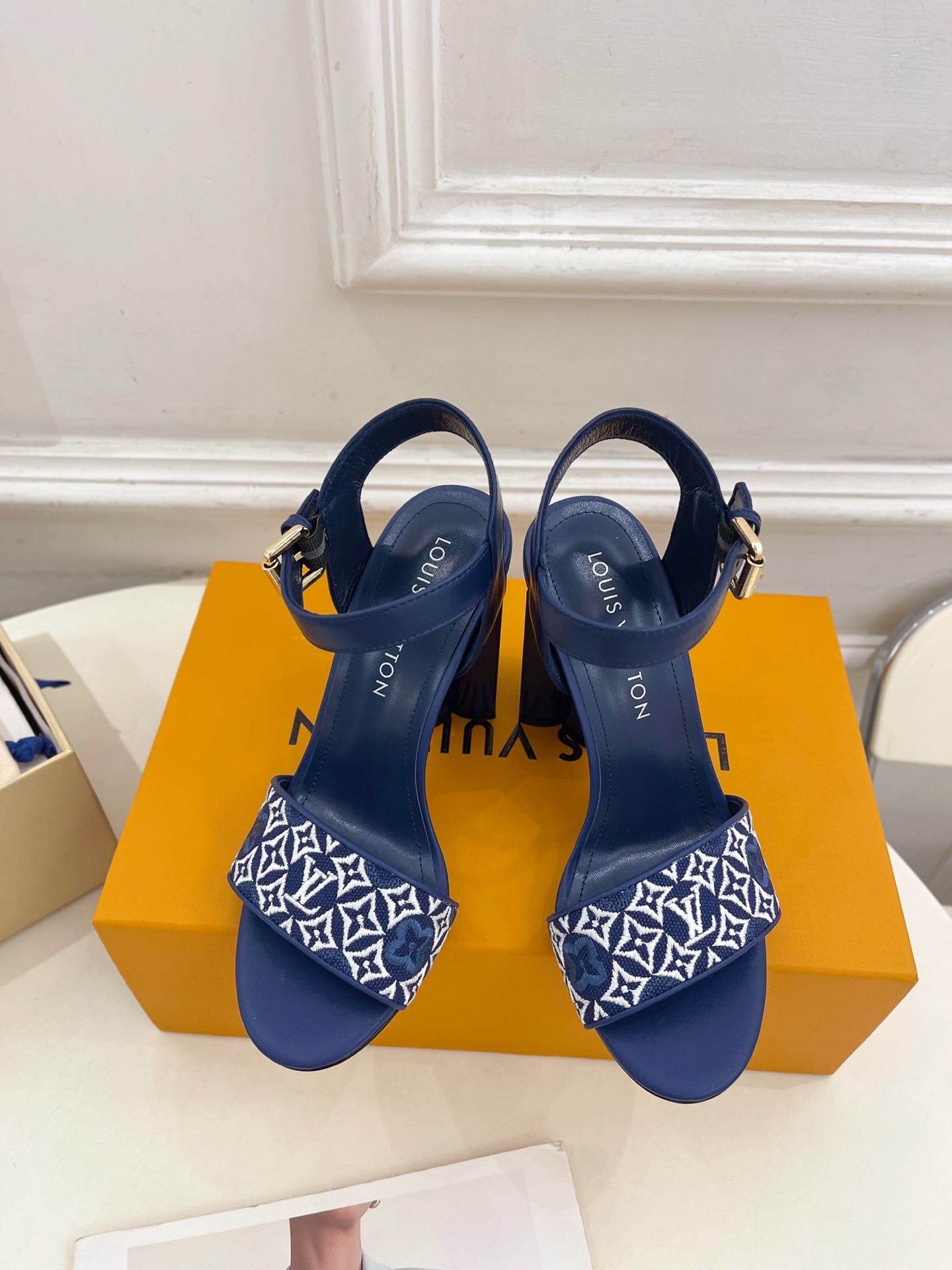 루*비통 25 신상 샌들