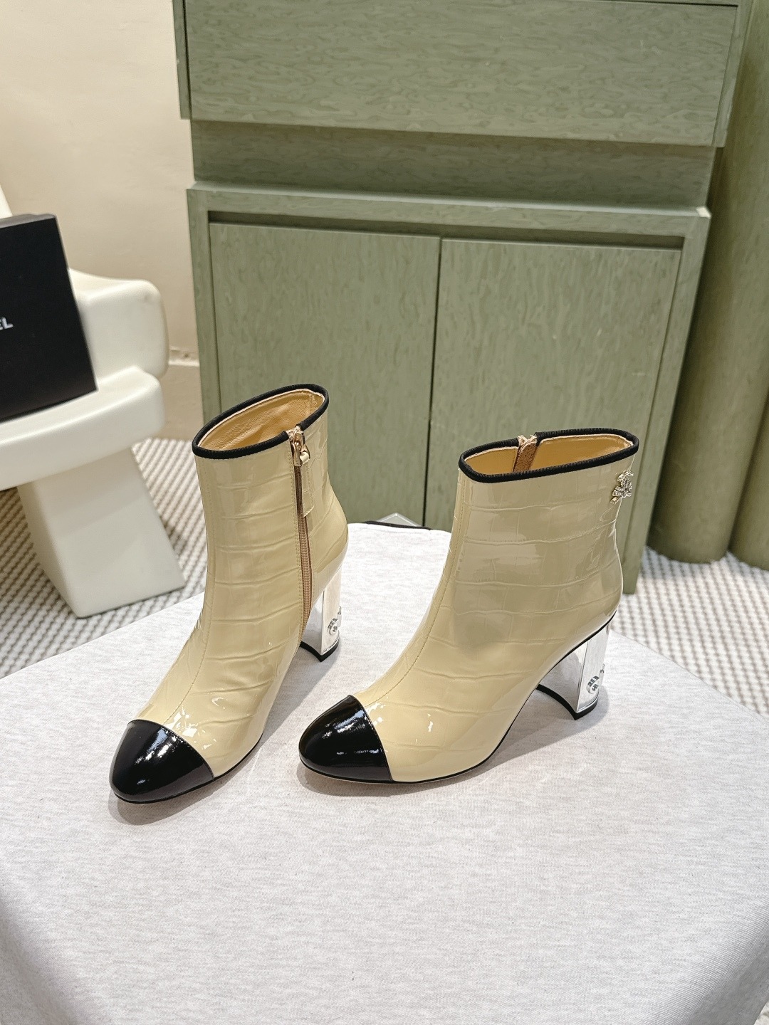 샤* 투톤 배색 앵클부츠