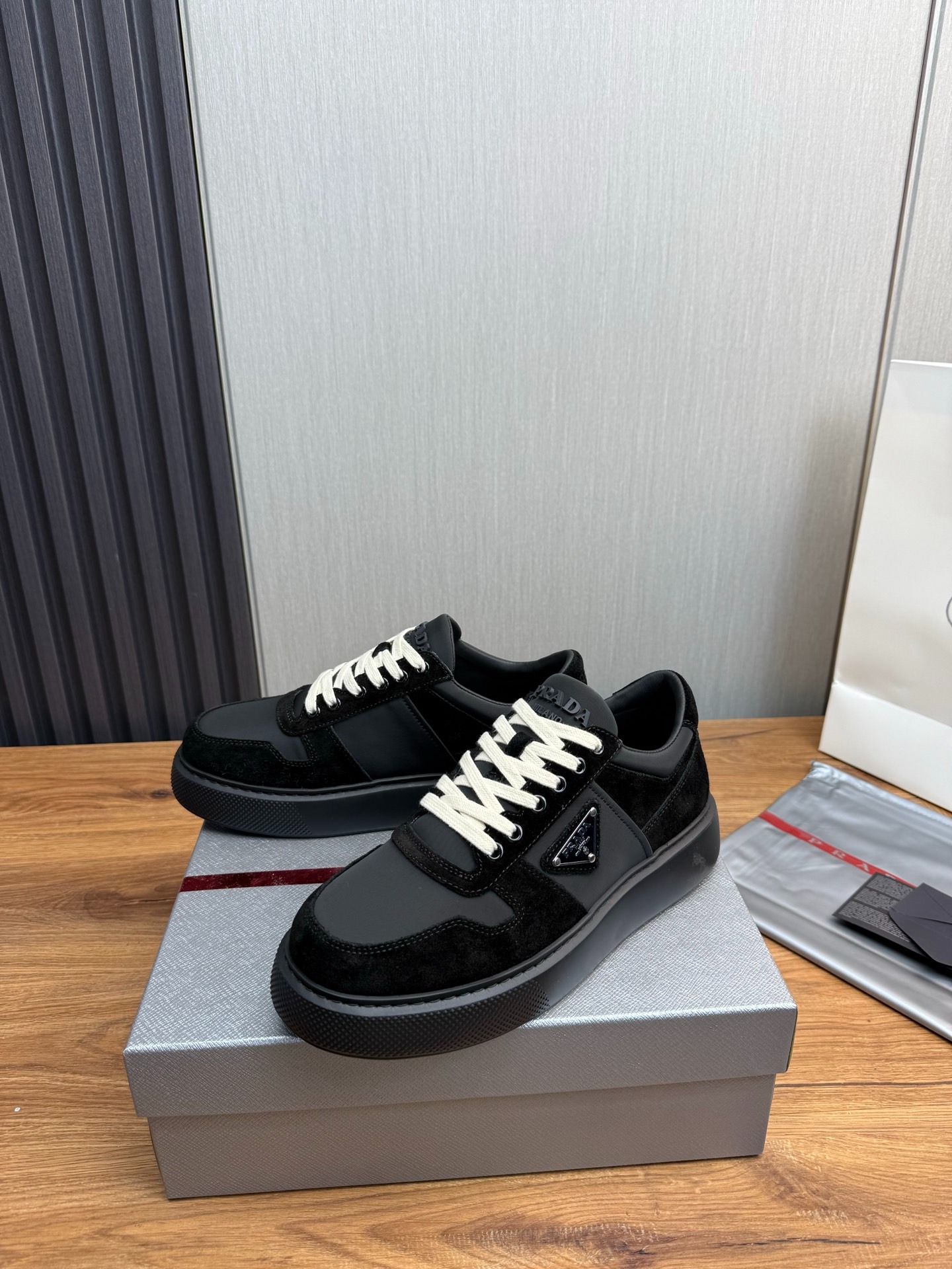 프*다 신상 남성 스니커즈