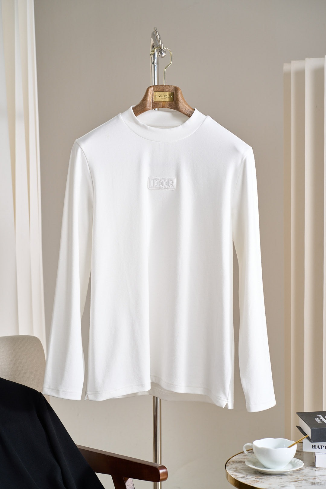 디* 신상 긴팔 티셔츠