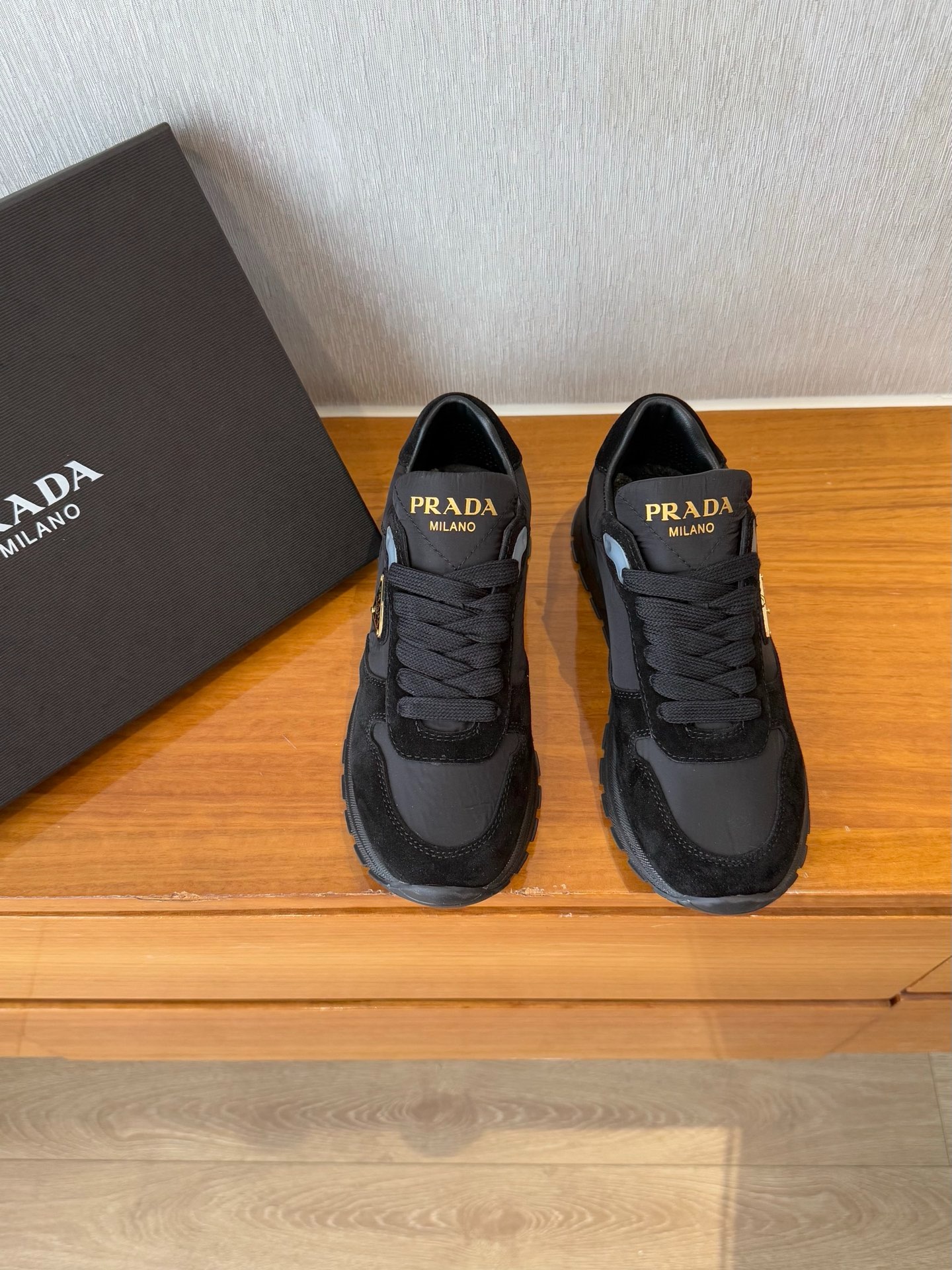 프*다  봄여름 삼각 로고 스니커즈