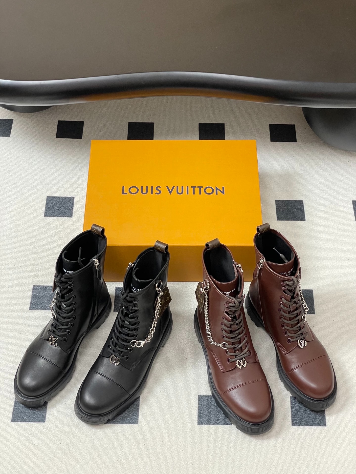 루*비통 통굽 사이드지퍼 워커