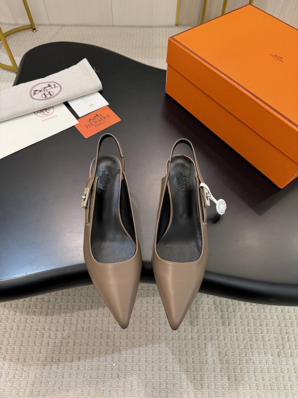 에*메스 25 신상 켈리 펌프스 힐