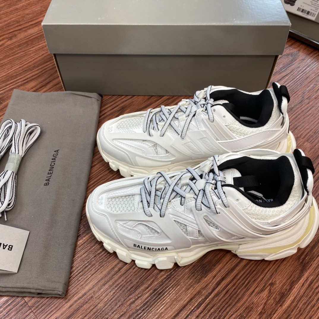 발*시아가 트랙 스니커즈