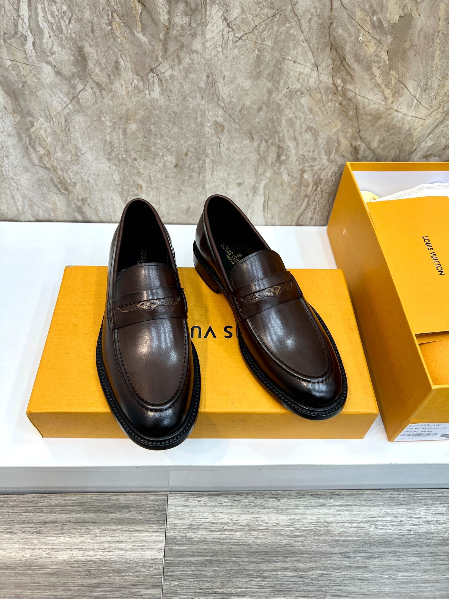 루*비통 벤돔 플렉스 남성 로퍼