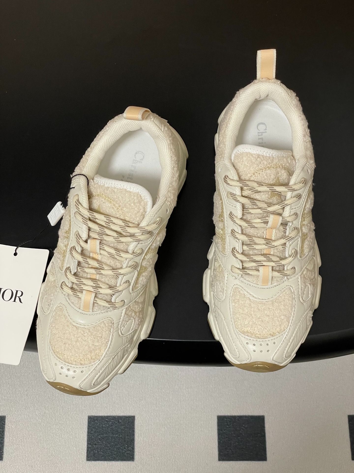 디* 25 레터링 스트랩 통굽 런닝화