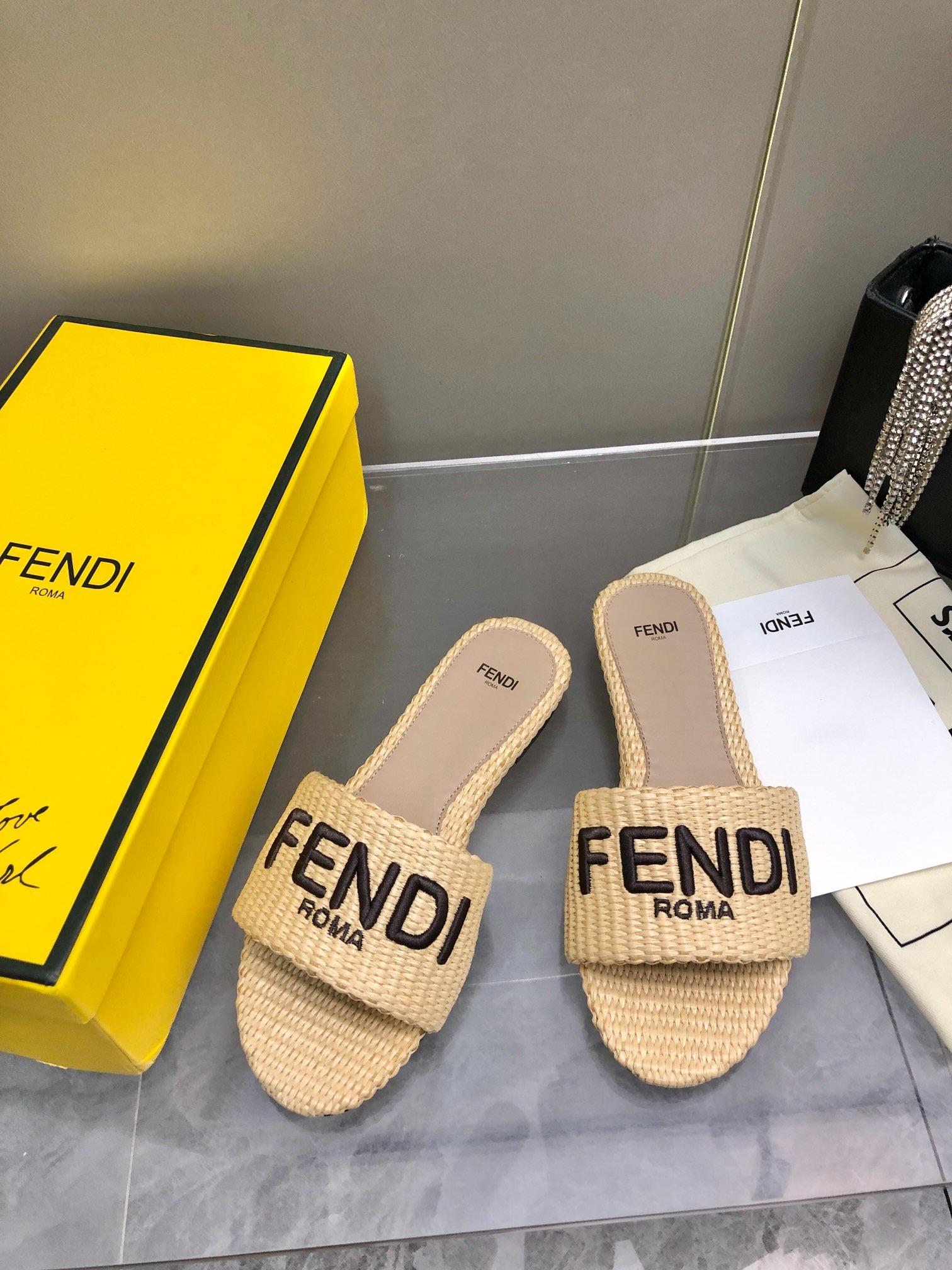 펜* 25 봄여름 신상 자수 슬리퍼