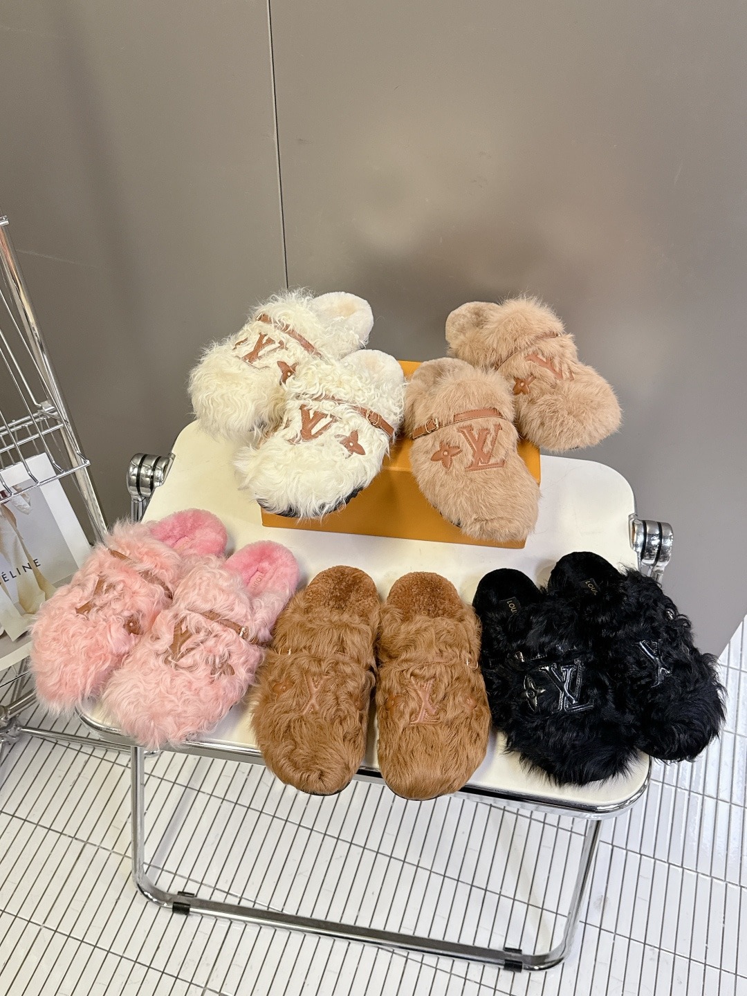 루*비통 신상 털 슬리퍼