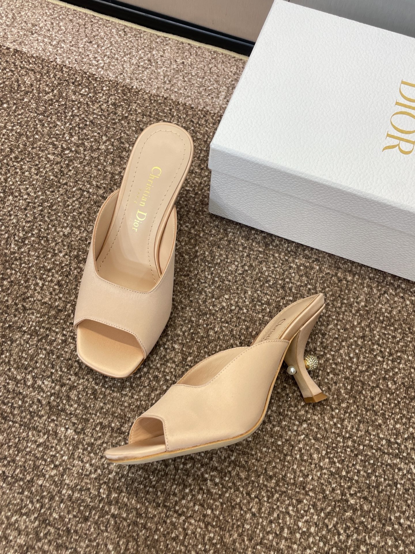 디* 25 봄여름 컬렉션 뉴 트리발레스 오픈토 슈즈