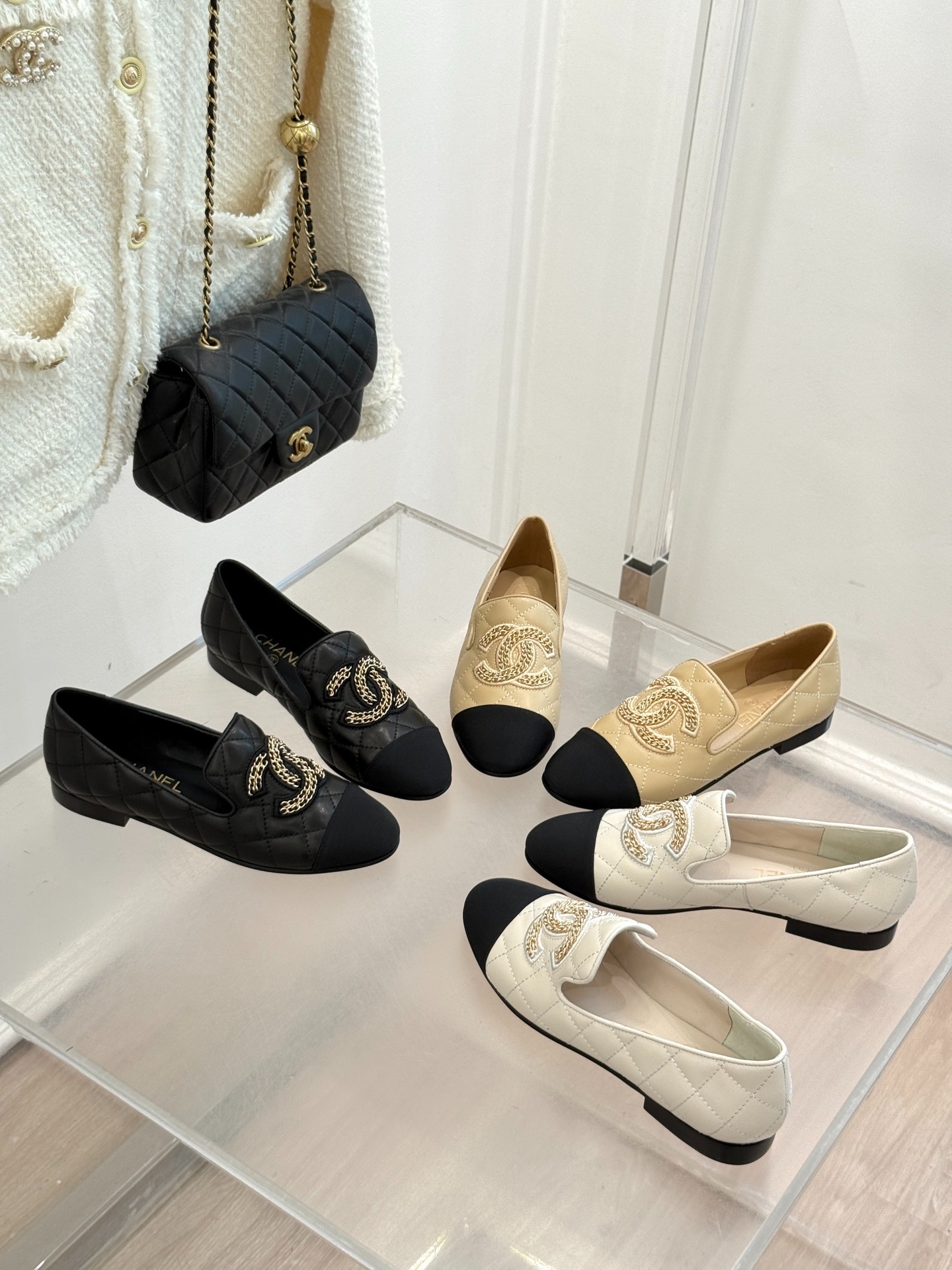 샤* 클래식 퀼팅 펌프스 로퍼