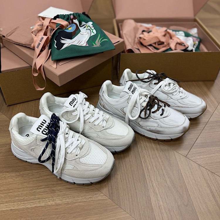 미우미우 530 스웨이드 및 메쉬 스니커즈