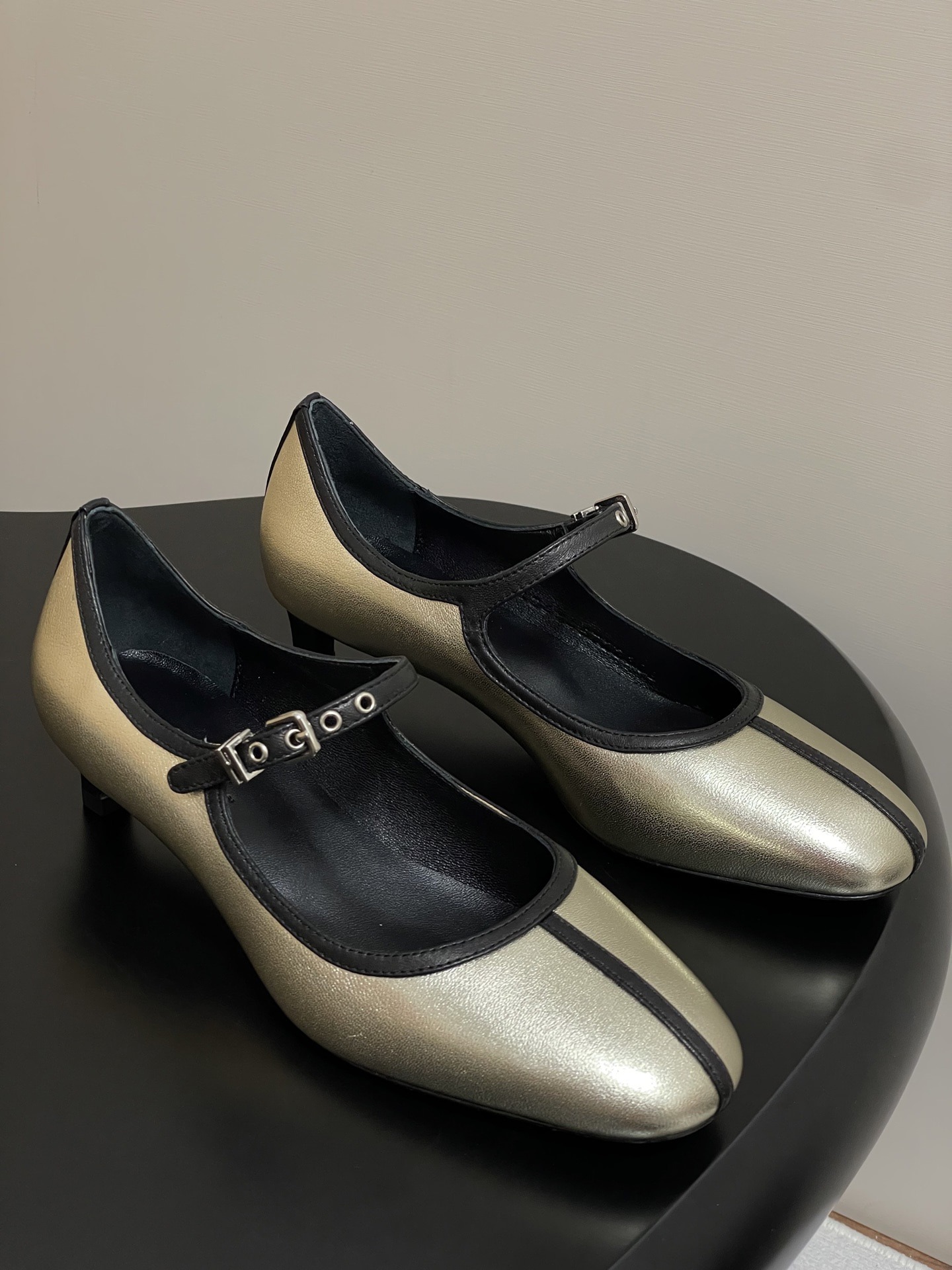 에*메스 25s 가을 신상 Liibeth 40힐