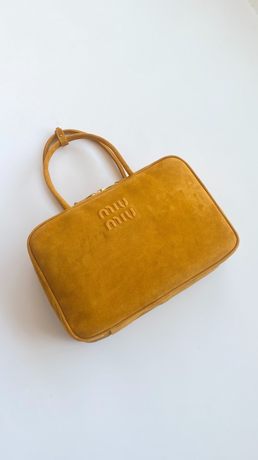 미우미우 스웨이드 볼링 백