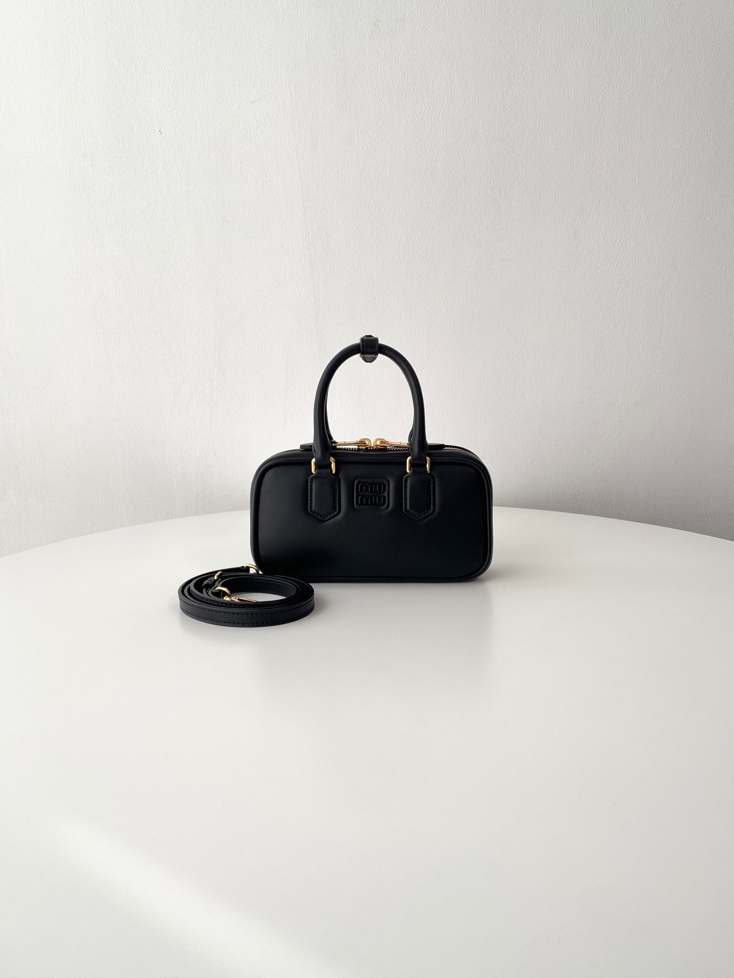 미우미우 아르카디 가죽 백