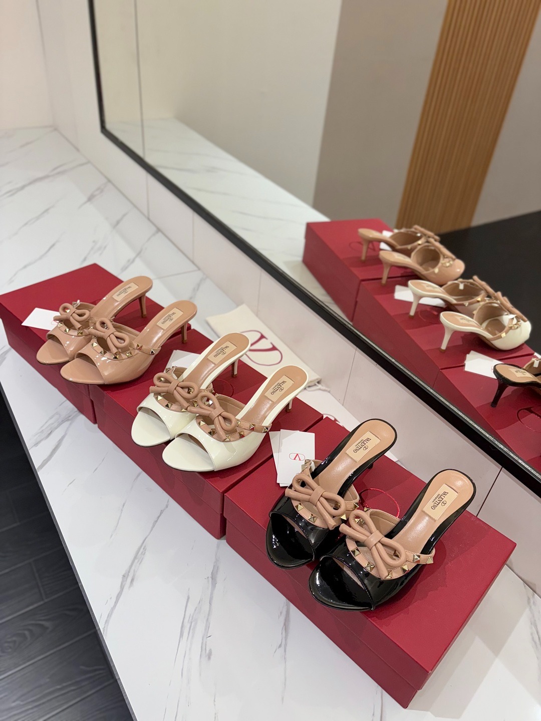 발*티노 스터드 리본 힐