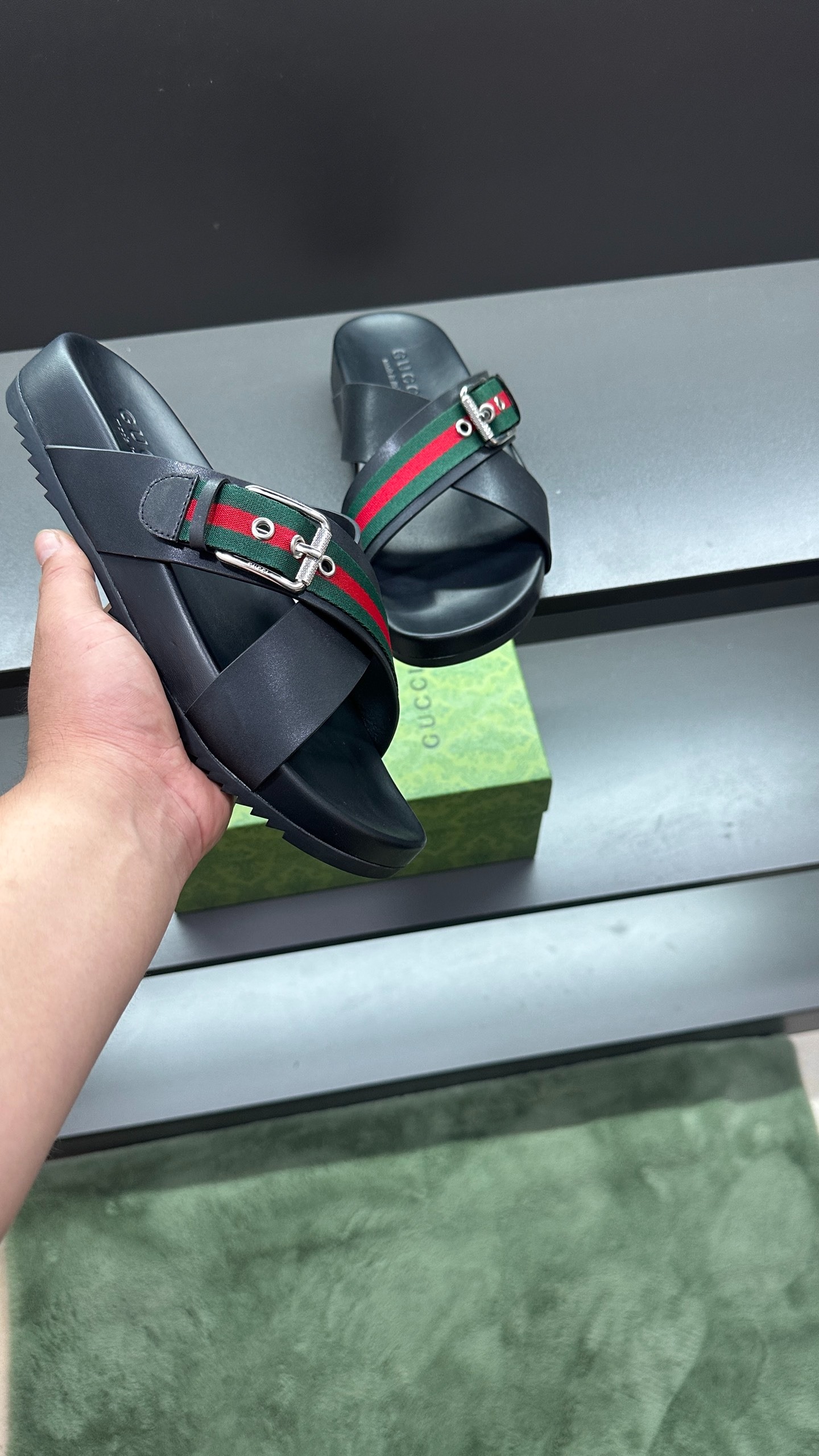 구* 신상 슬리퍼