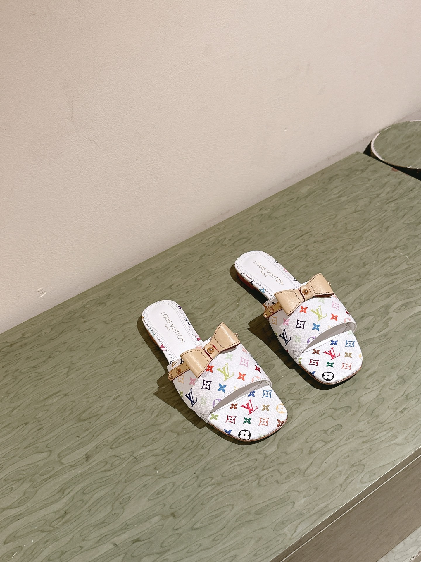 루*비통 신상 new arrival 슬리퍼